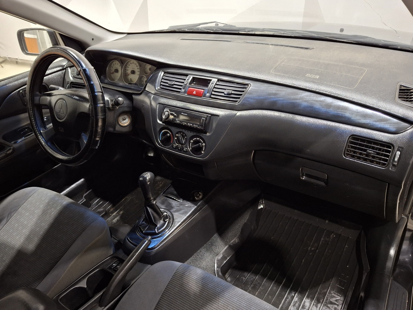 MITSUBISHI LANCER