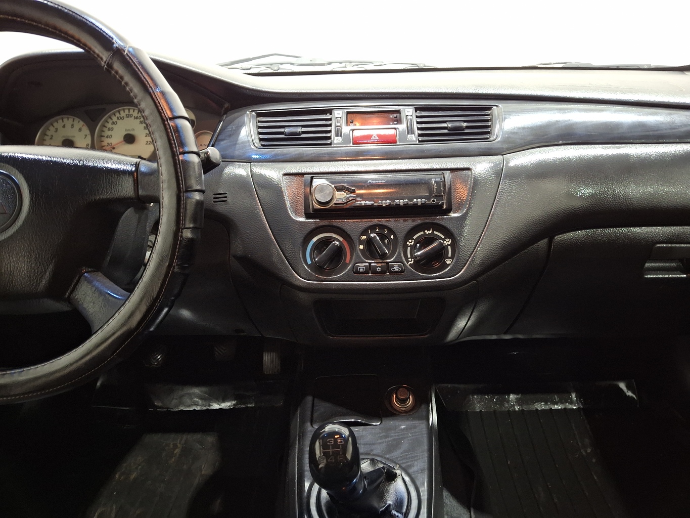MITSUBISHI LANCER