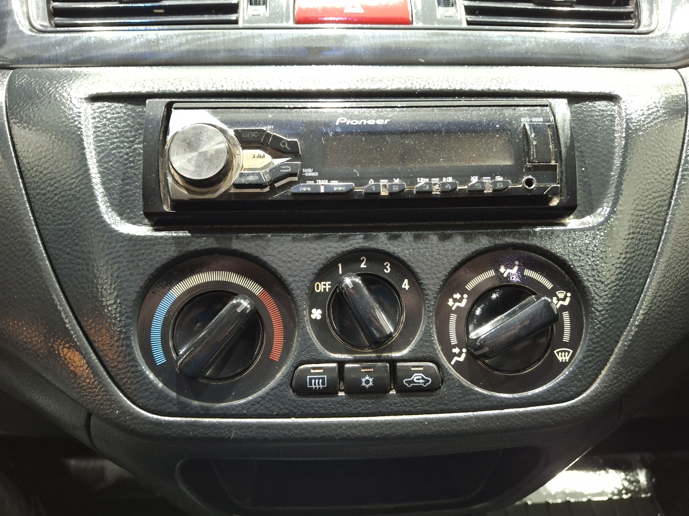 MITSUBISHI LANCER