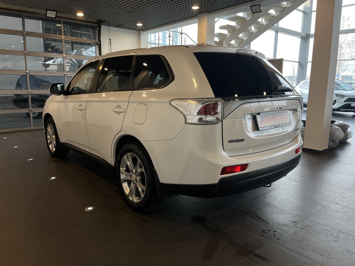 MITSUBISHI OUTLANDER