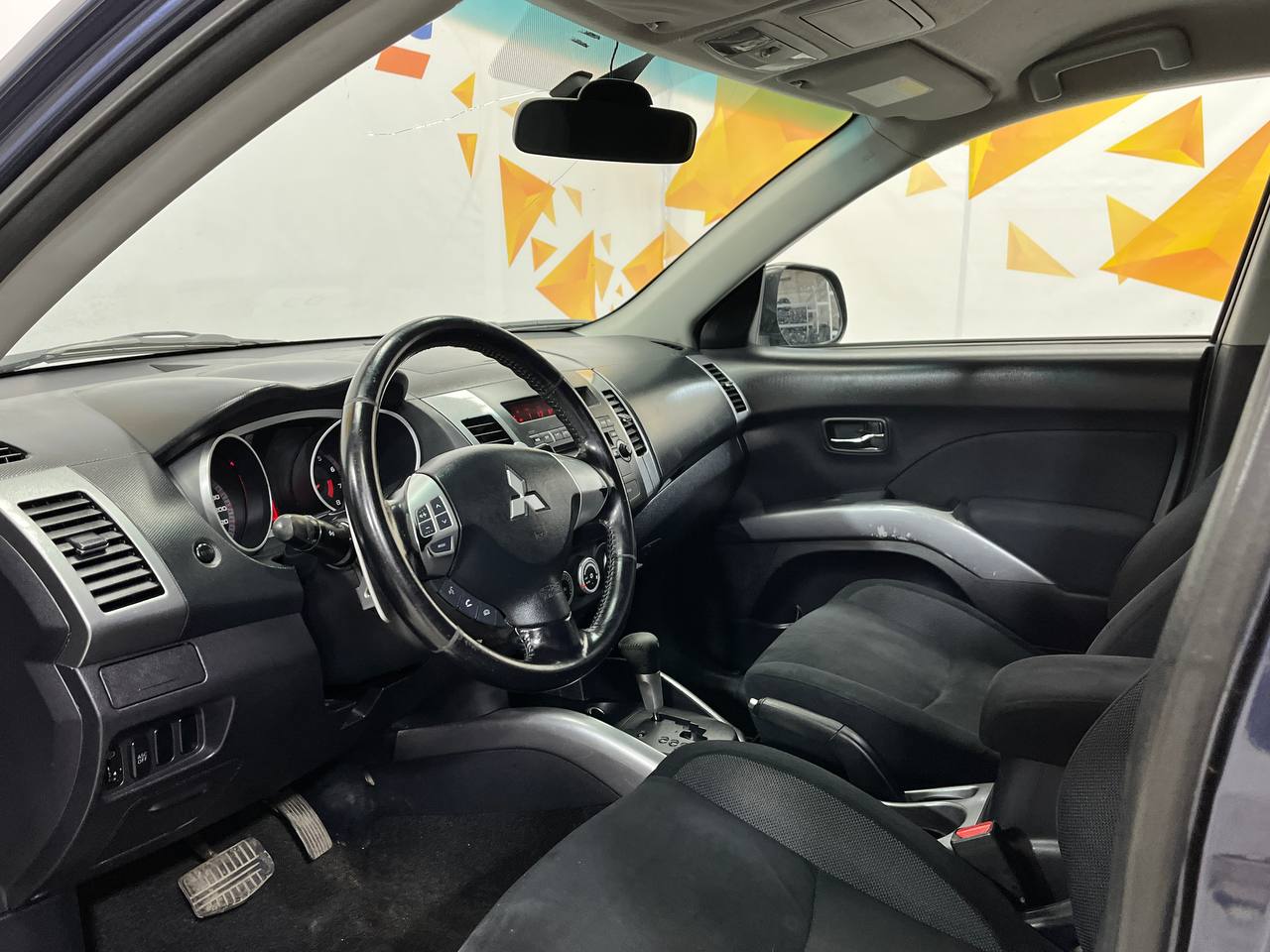 MITSUBISHI OUTLANDER