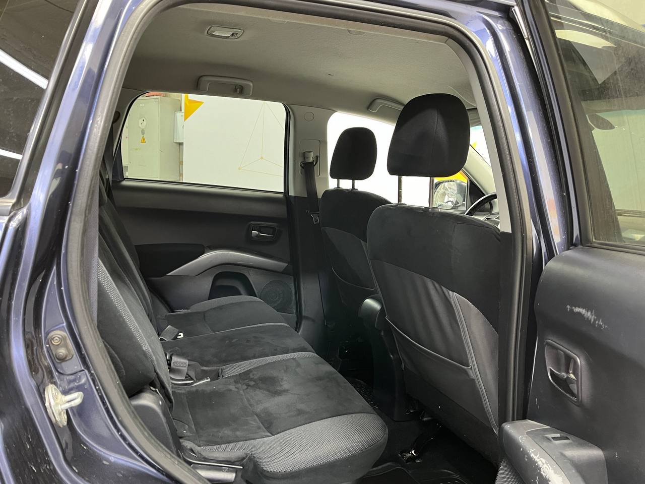 MITSUBISHI OUTLANDER