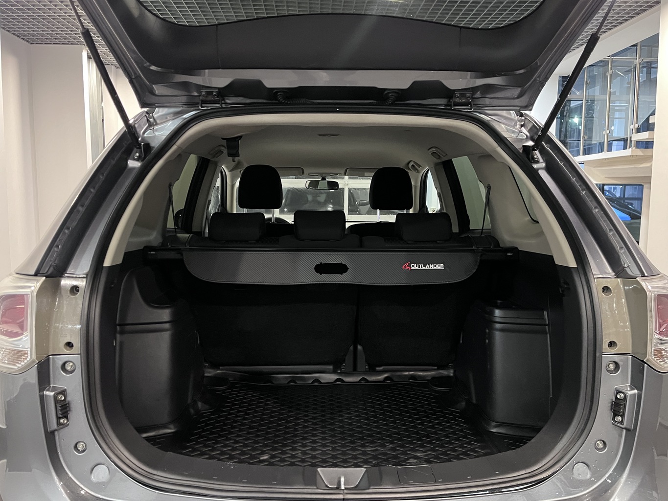 MITSUBISHI OUTLANDER