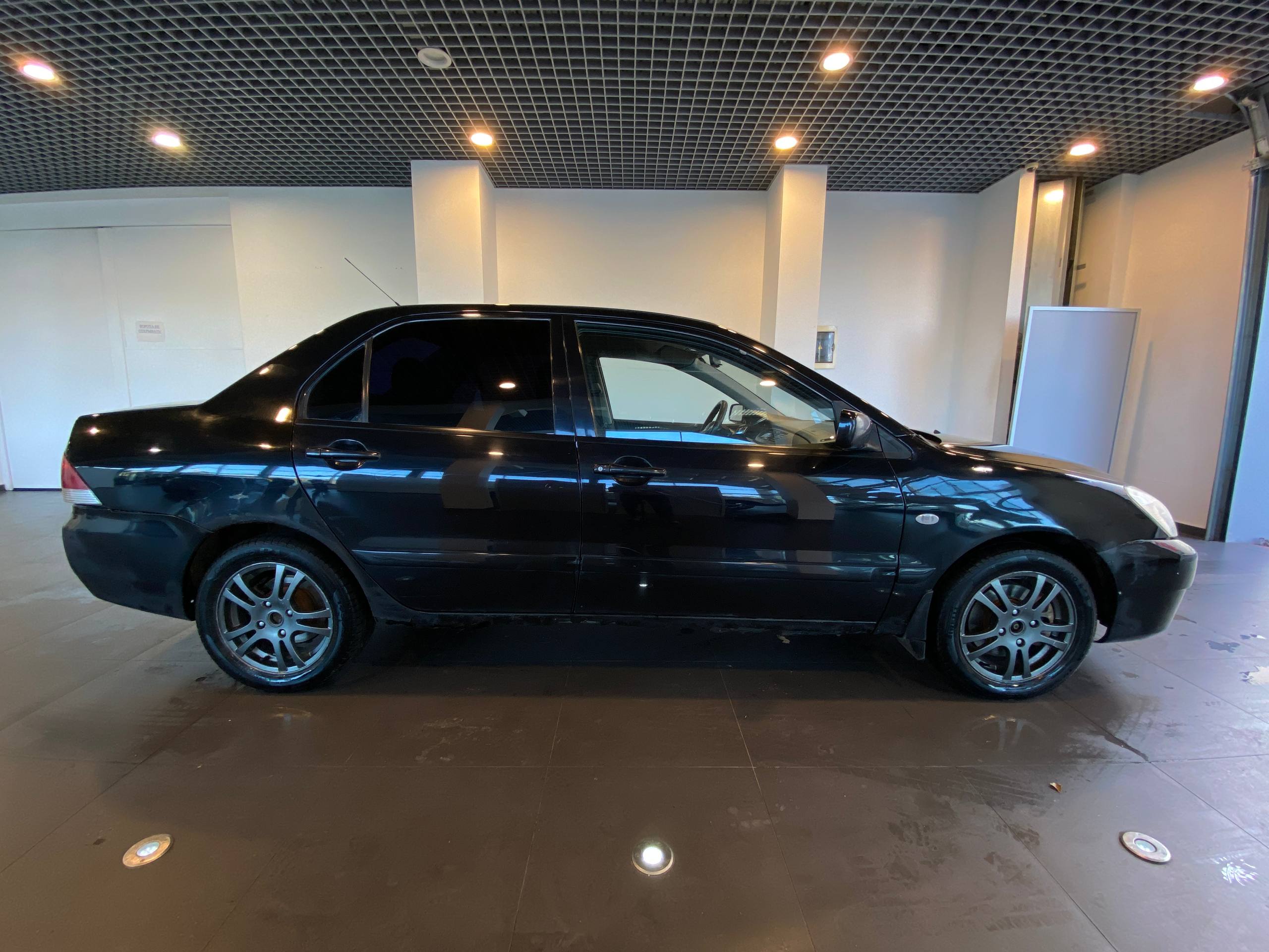 MITSUBISHI LANCER