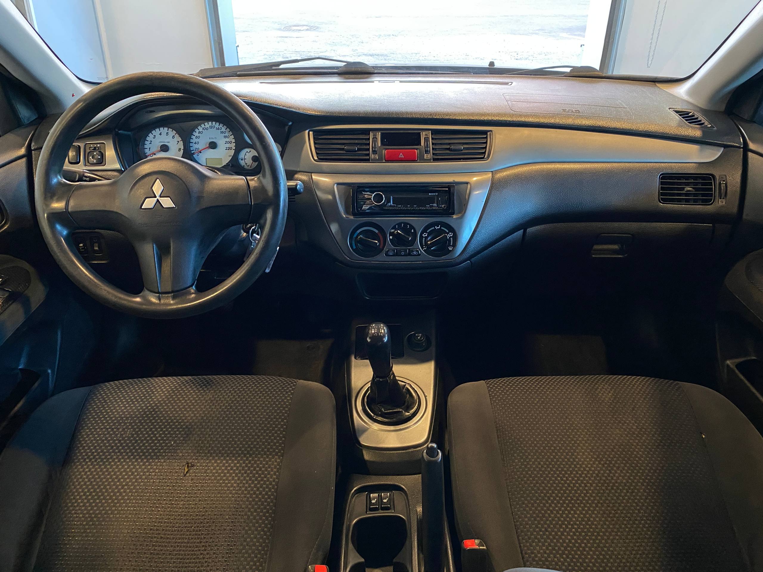 MITSUBISHI LANCER