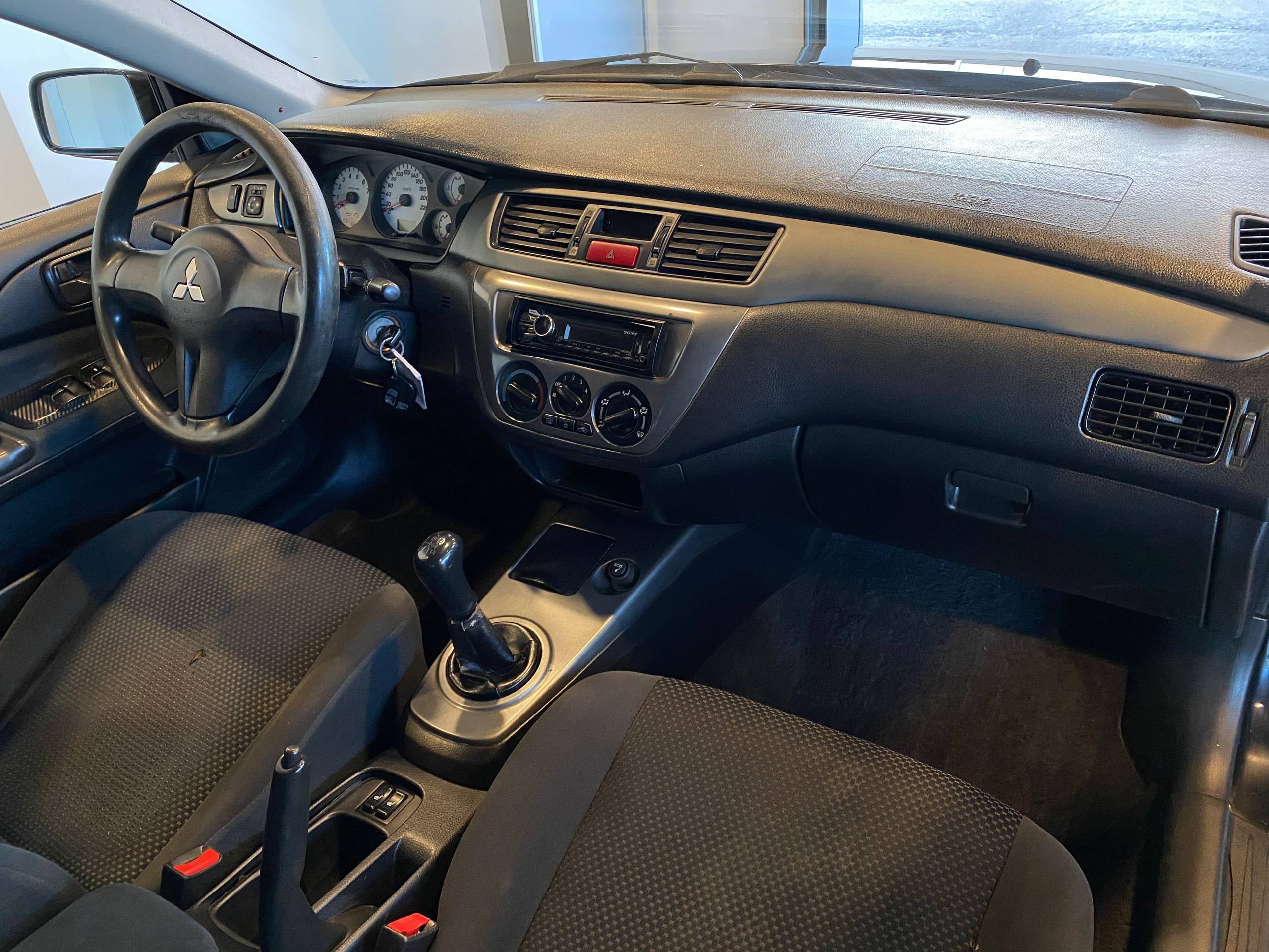 MITSUBISHI LANCER