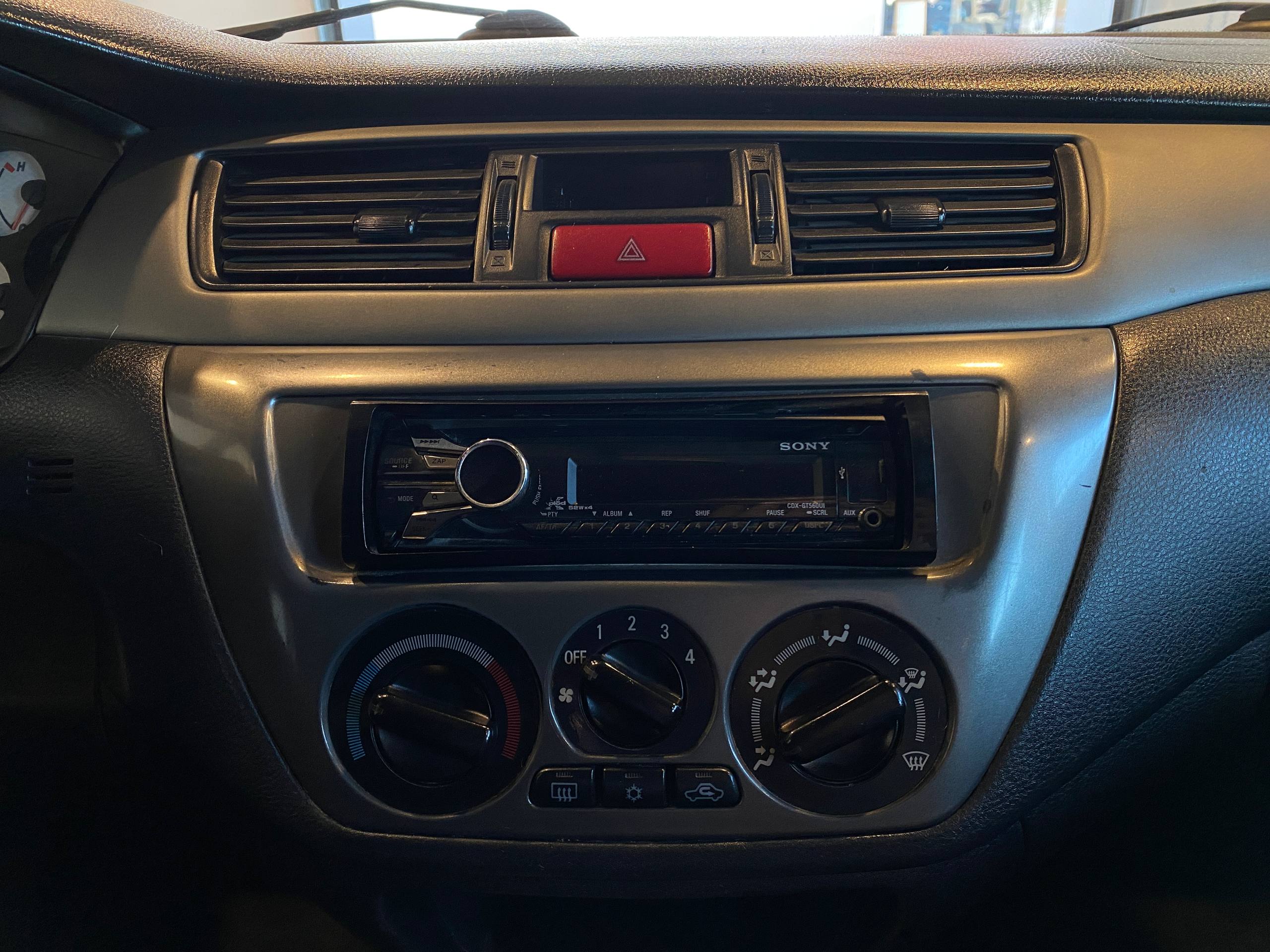 MITSUBISHI LANCER