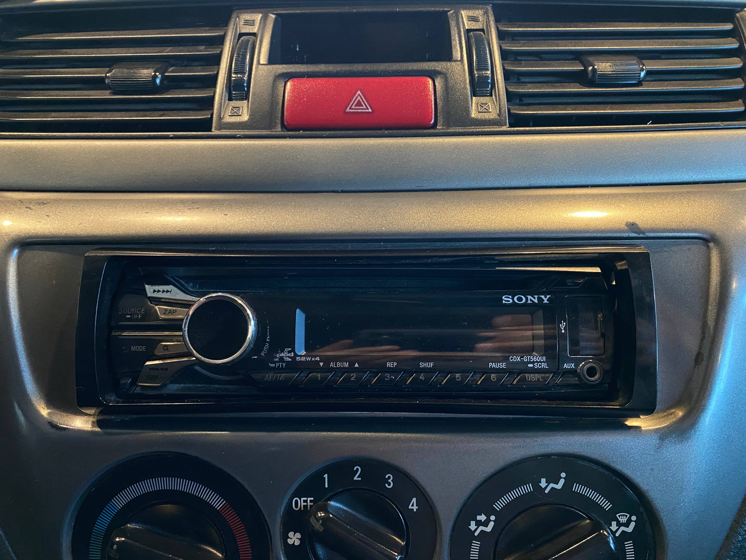 MITSUBISHI LANCER