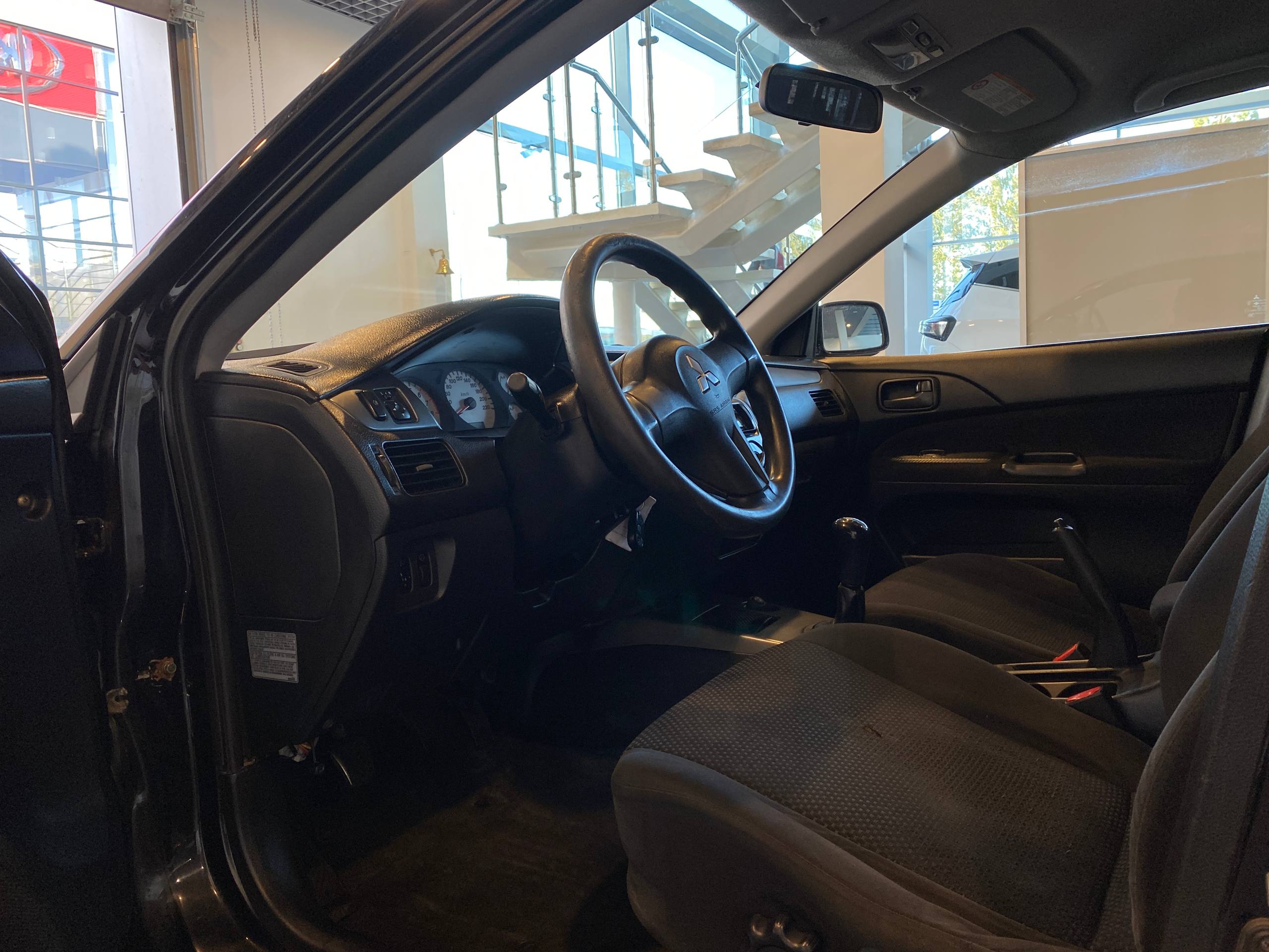 MITSUBISHI LANCER