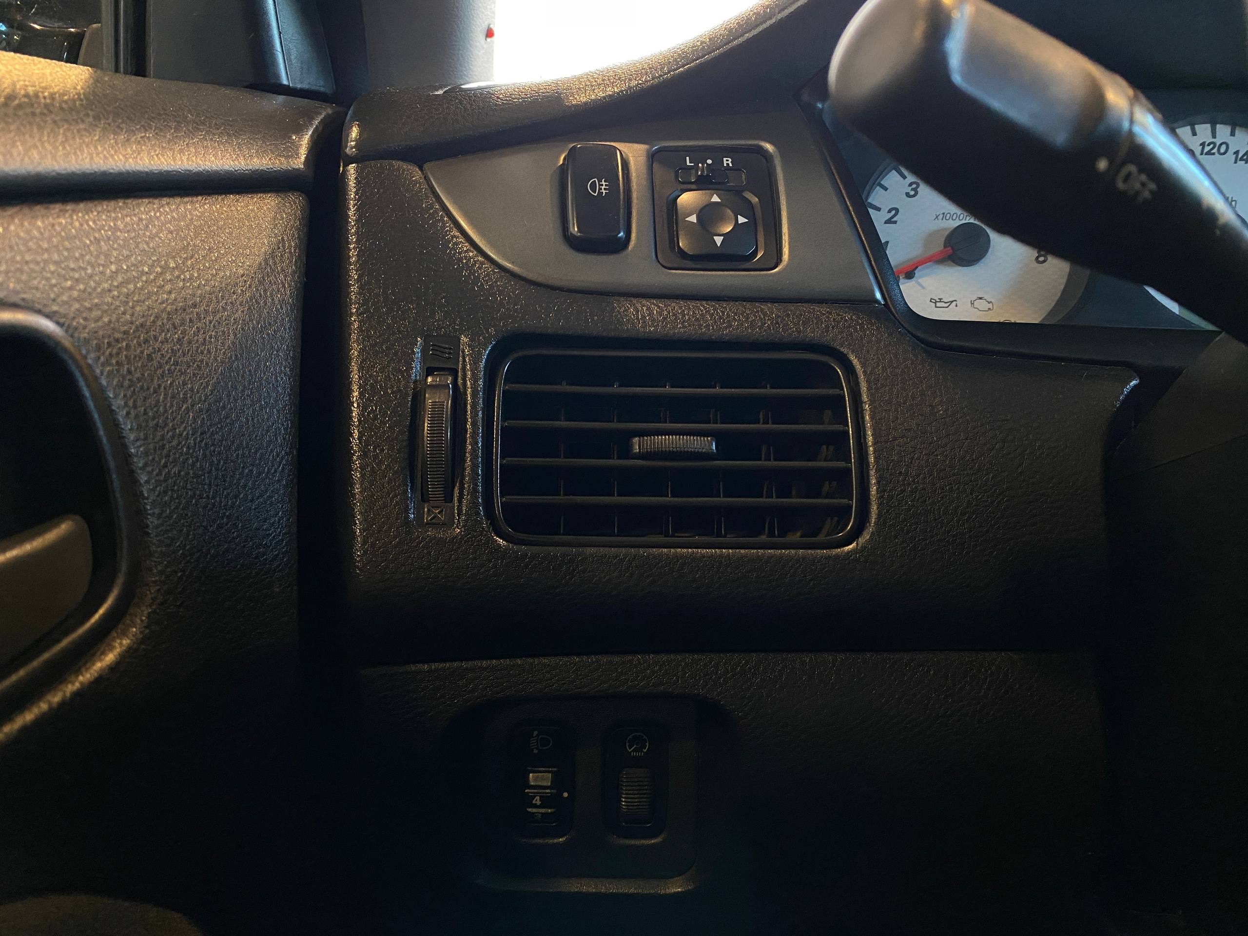 MITSUBISHI LANCER