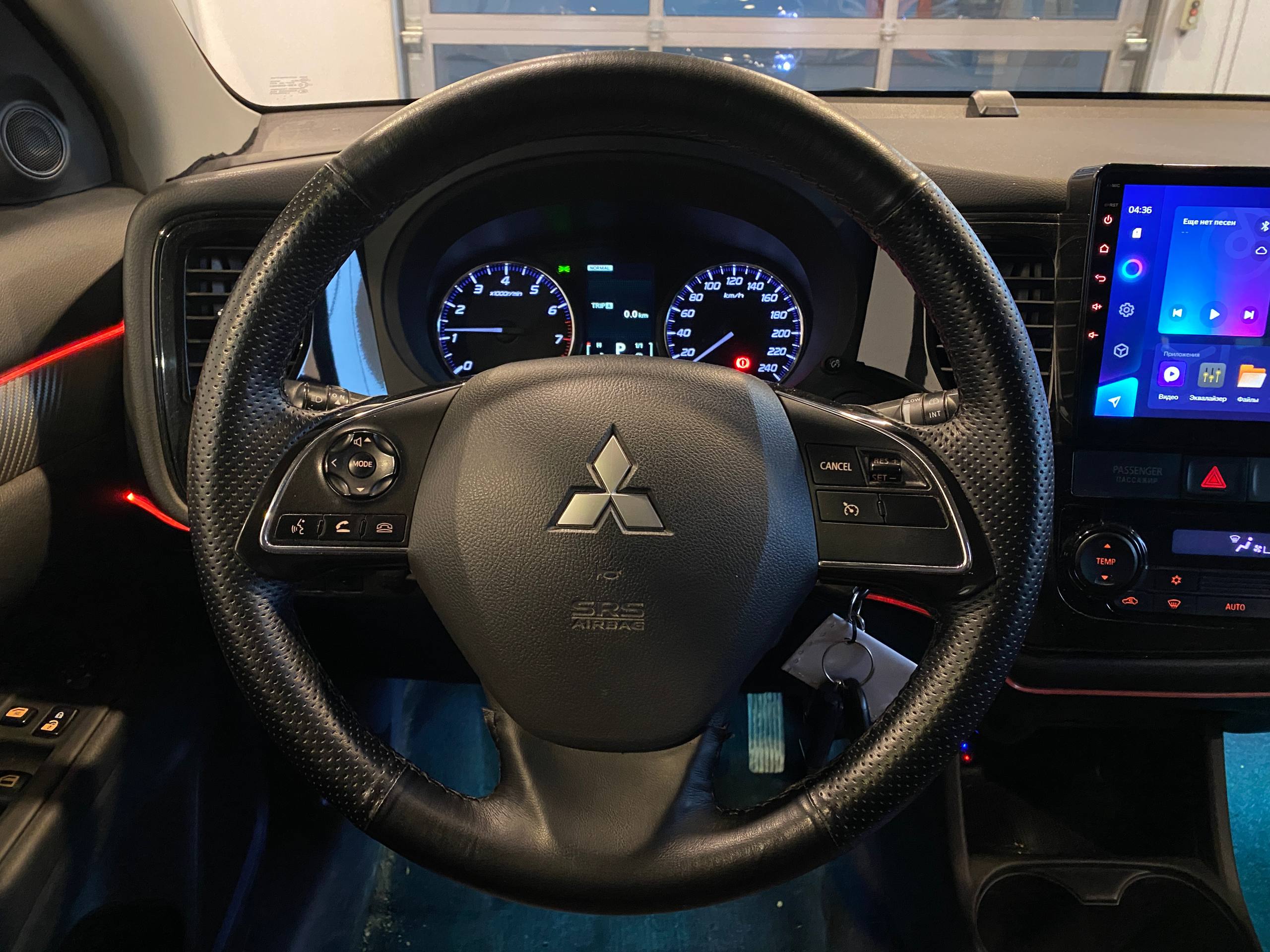 MITSUBISHI OUTLANDER