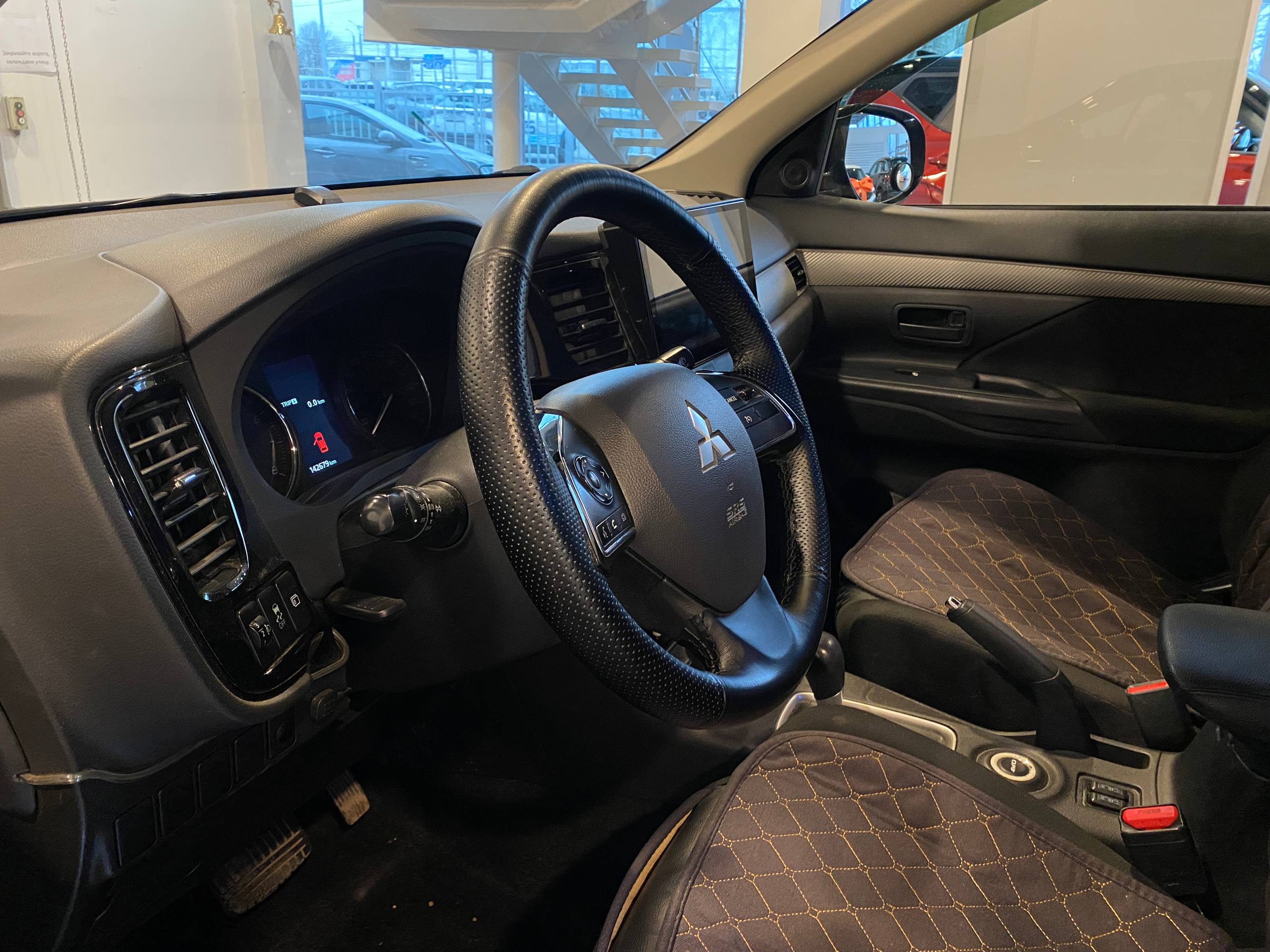 MITSUBISHI OUTLANDER