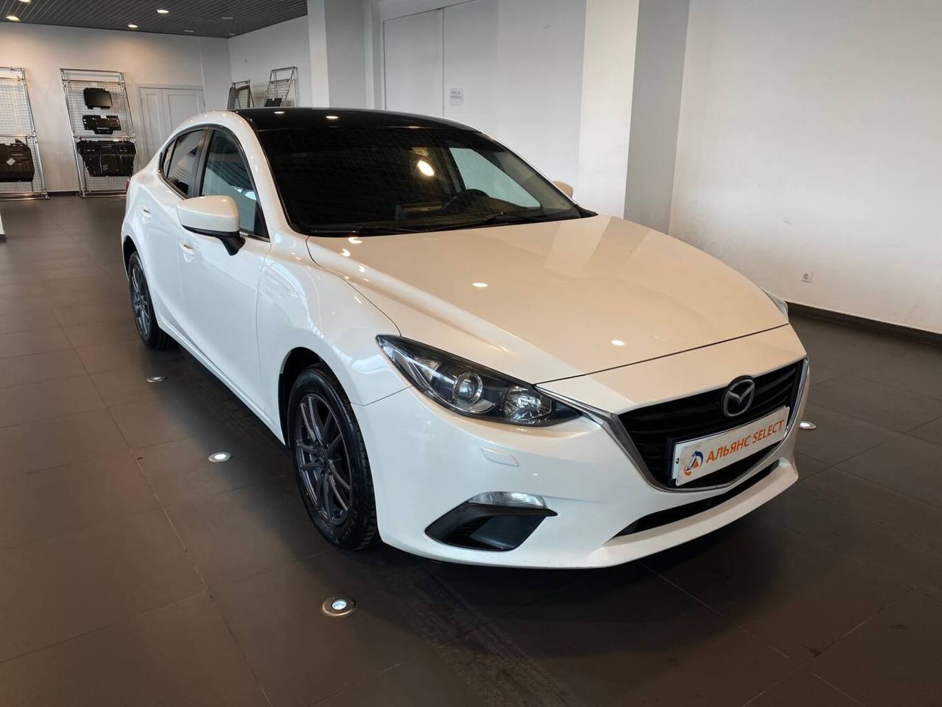 MAZDA 3
