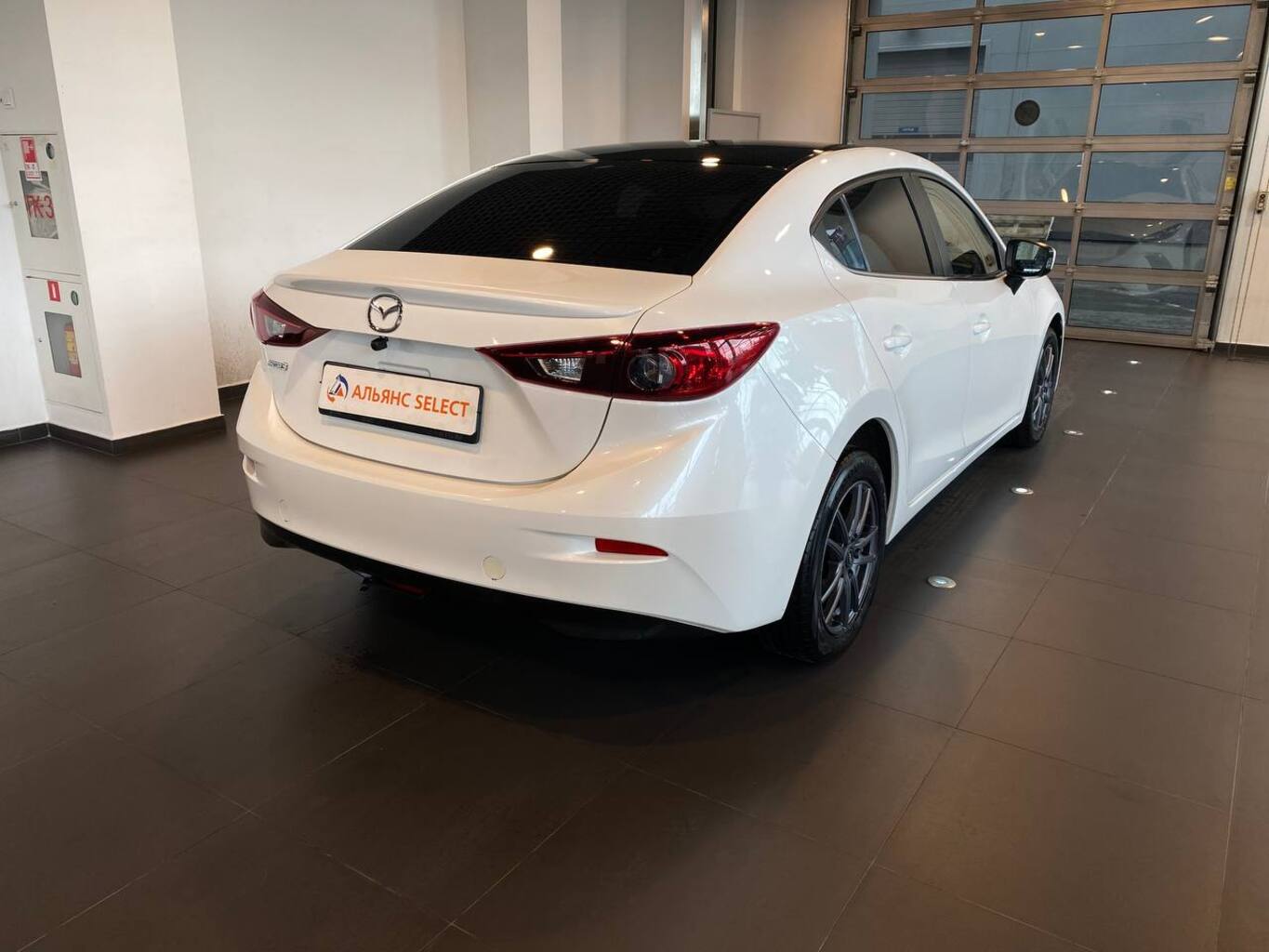MAZDA 3