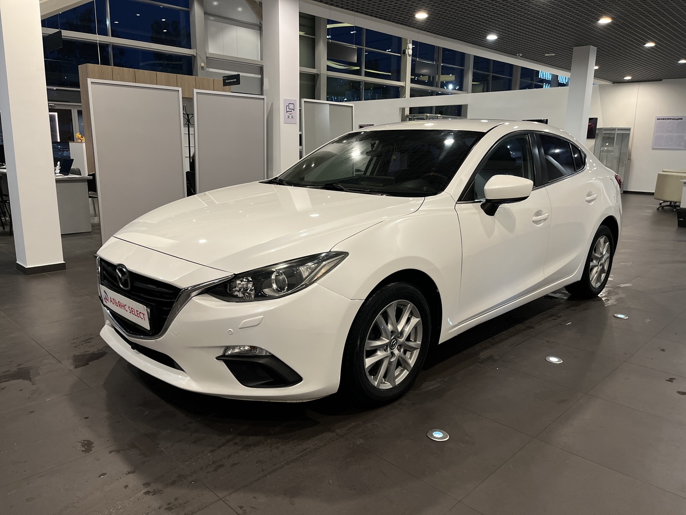 MAZDA 3