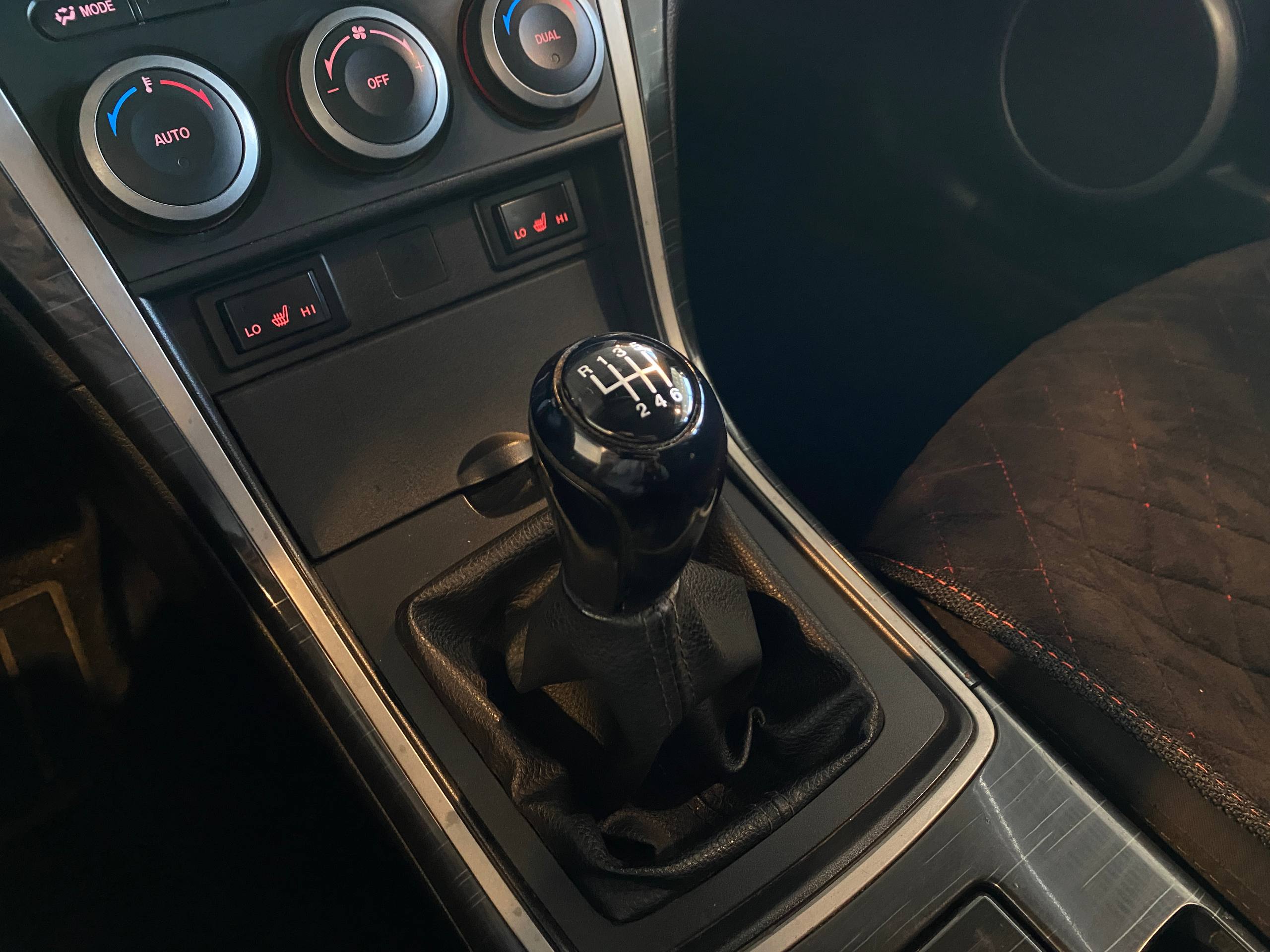MAZDA 6