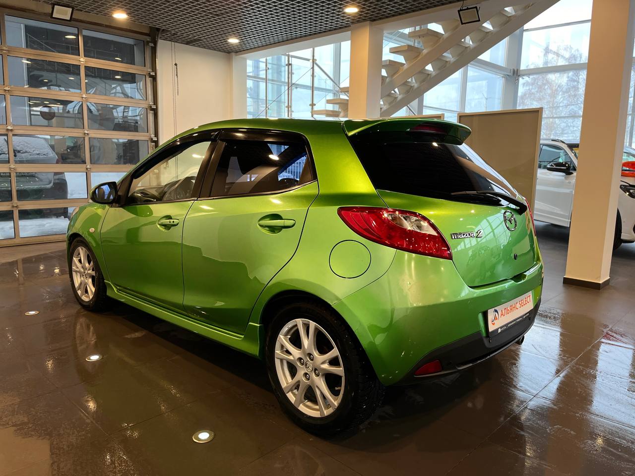 MAZDA 2