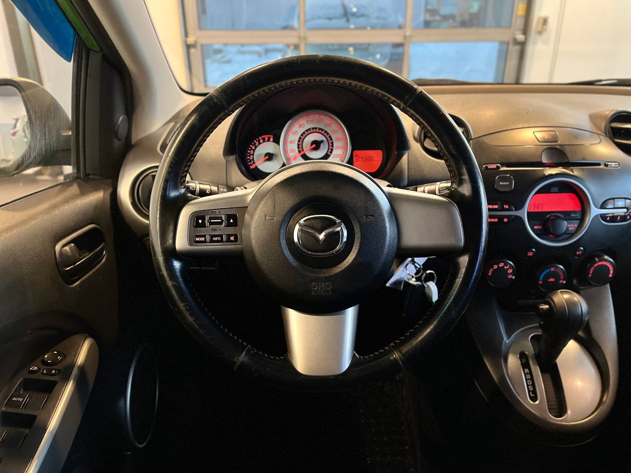 MAZDA 2