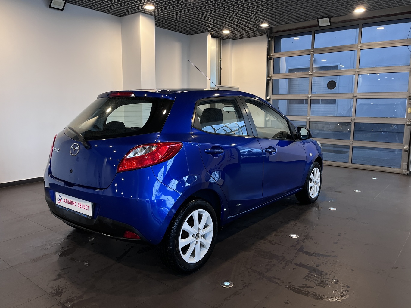 MAZDA 2