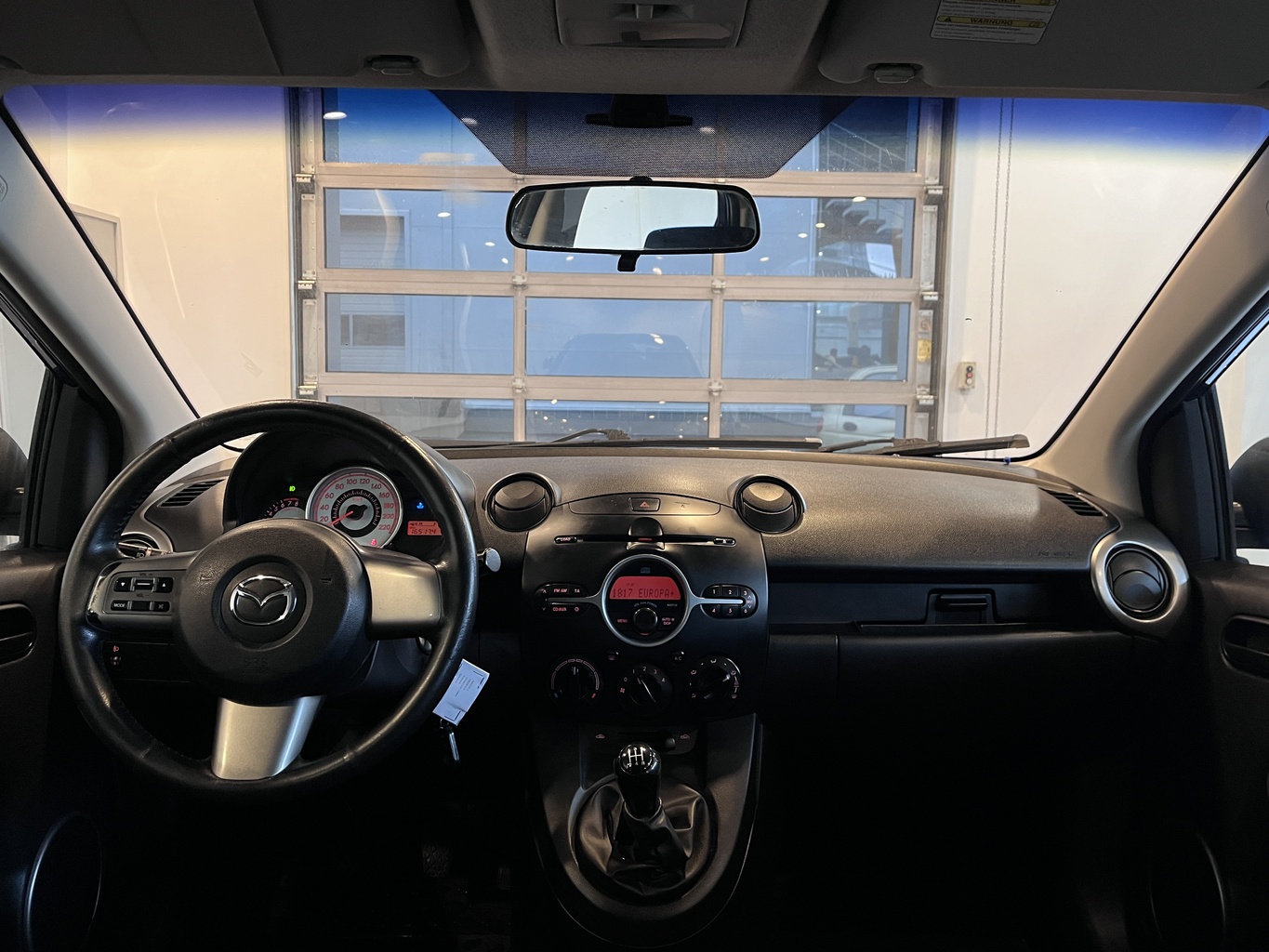 MAZDA 2