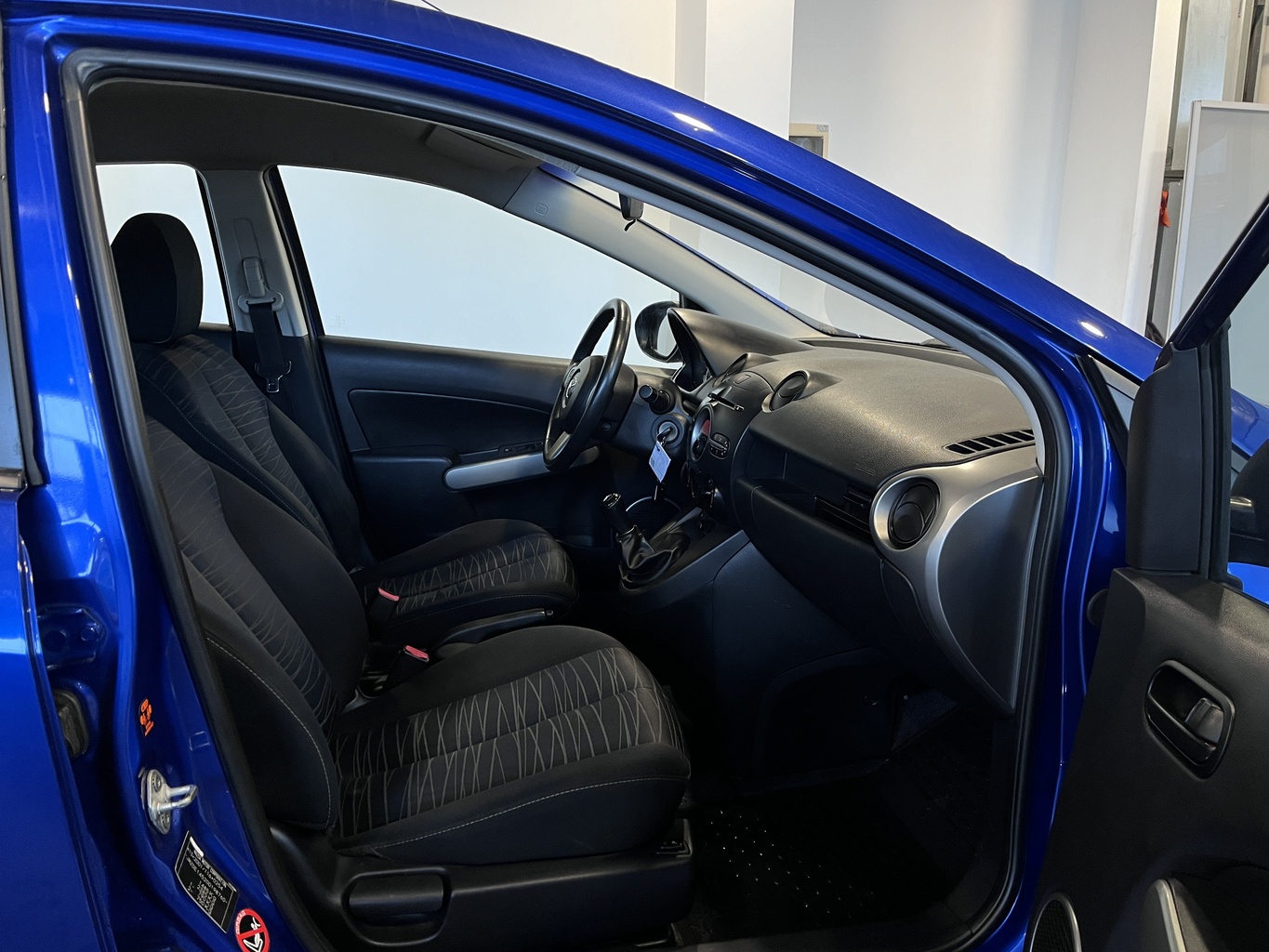 MAZDA 2