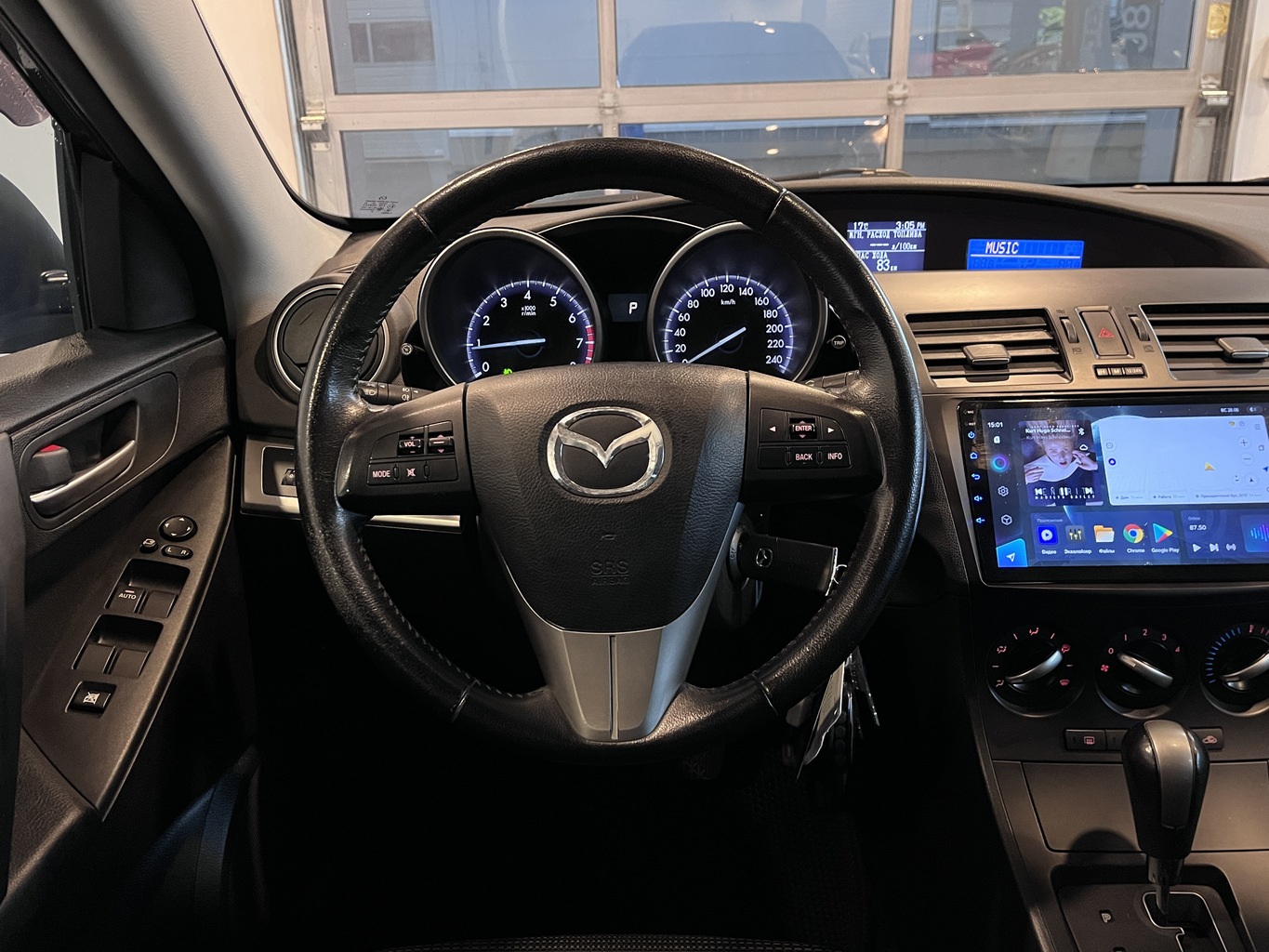 MAZDA 3