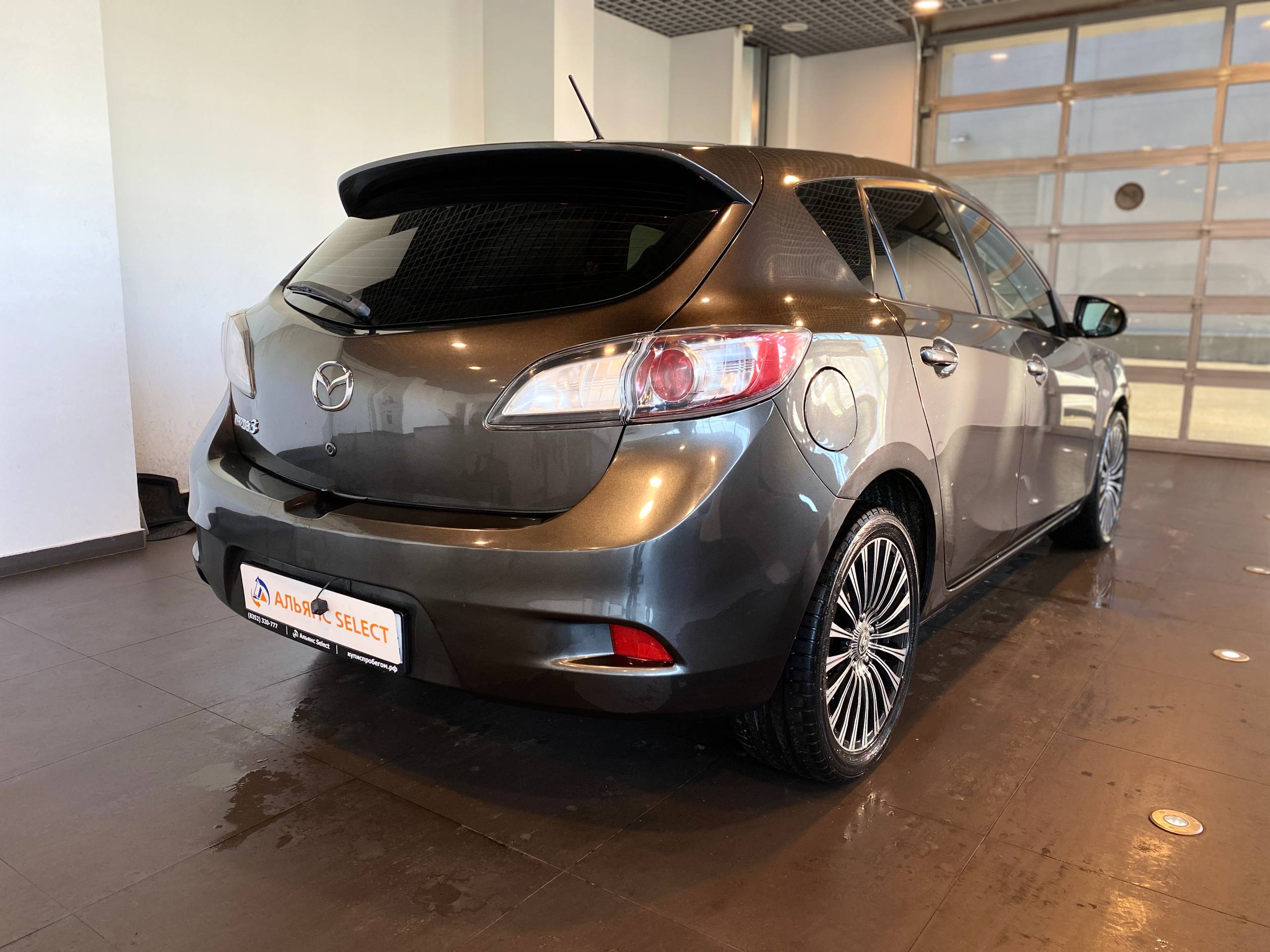 MAZDA 3