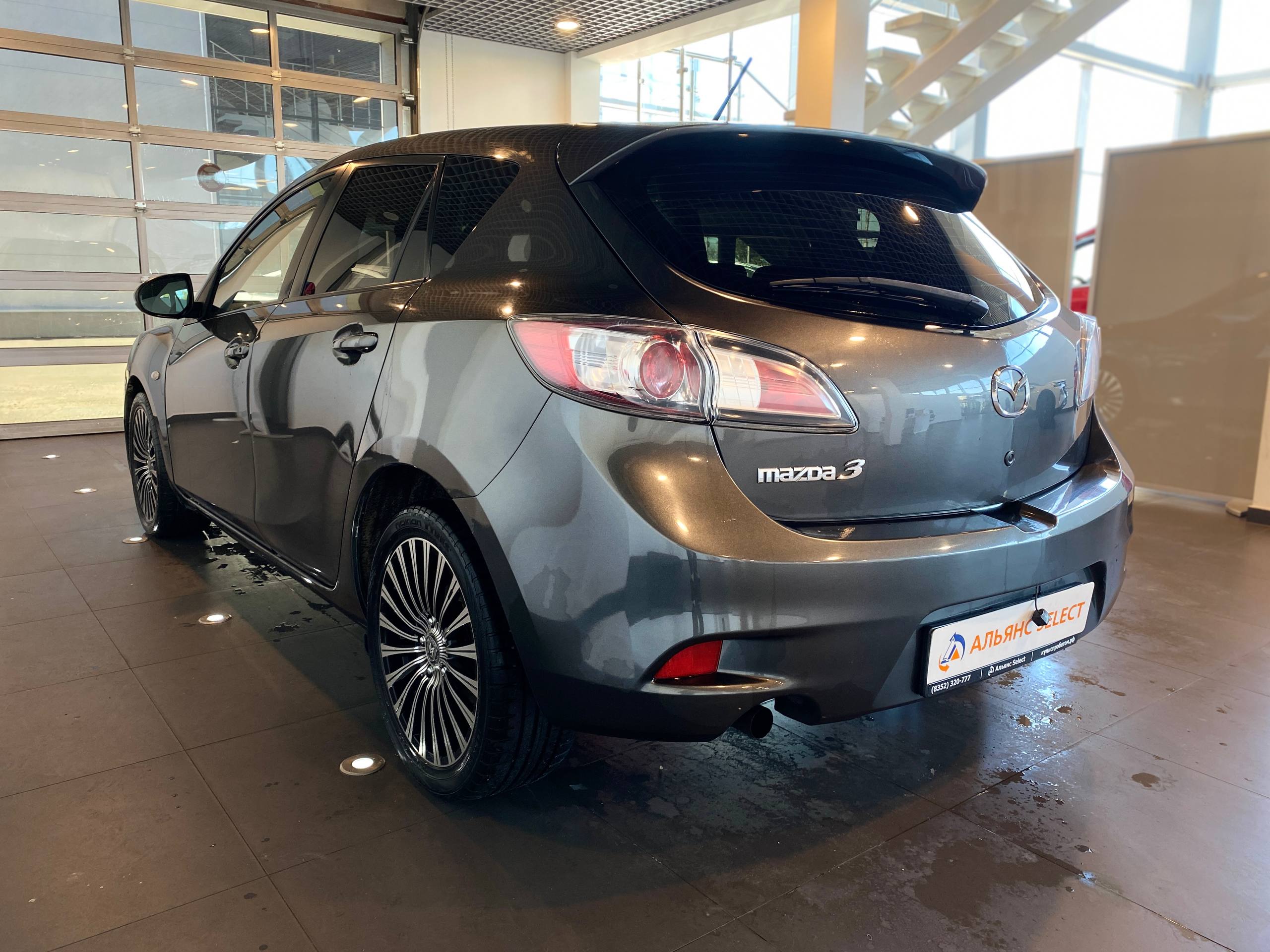 MAZDA 3
