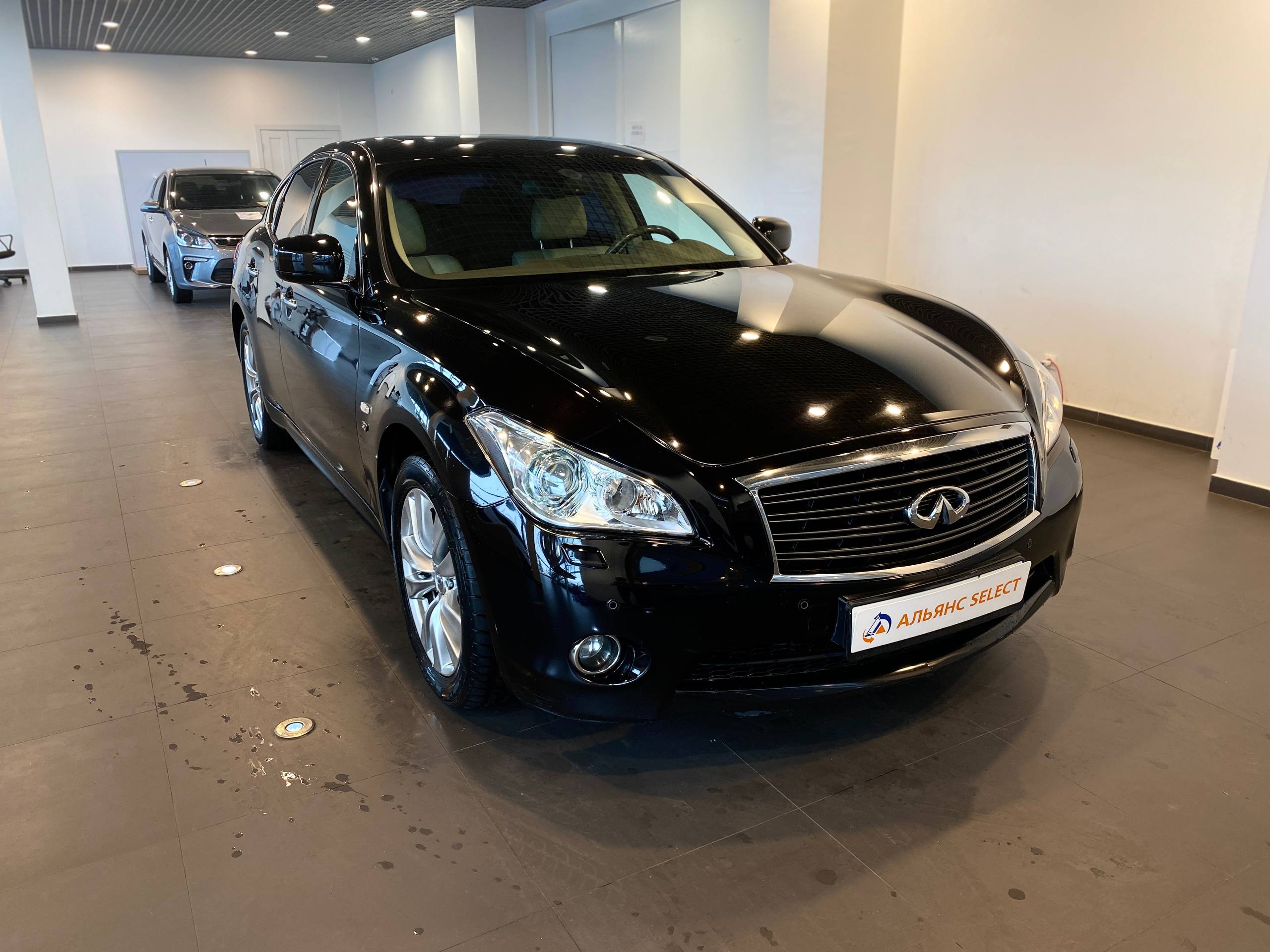 INFINITI Q70