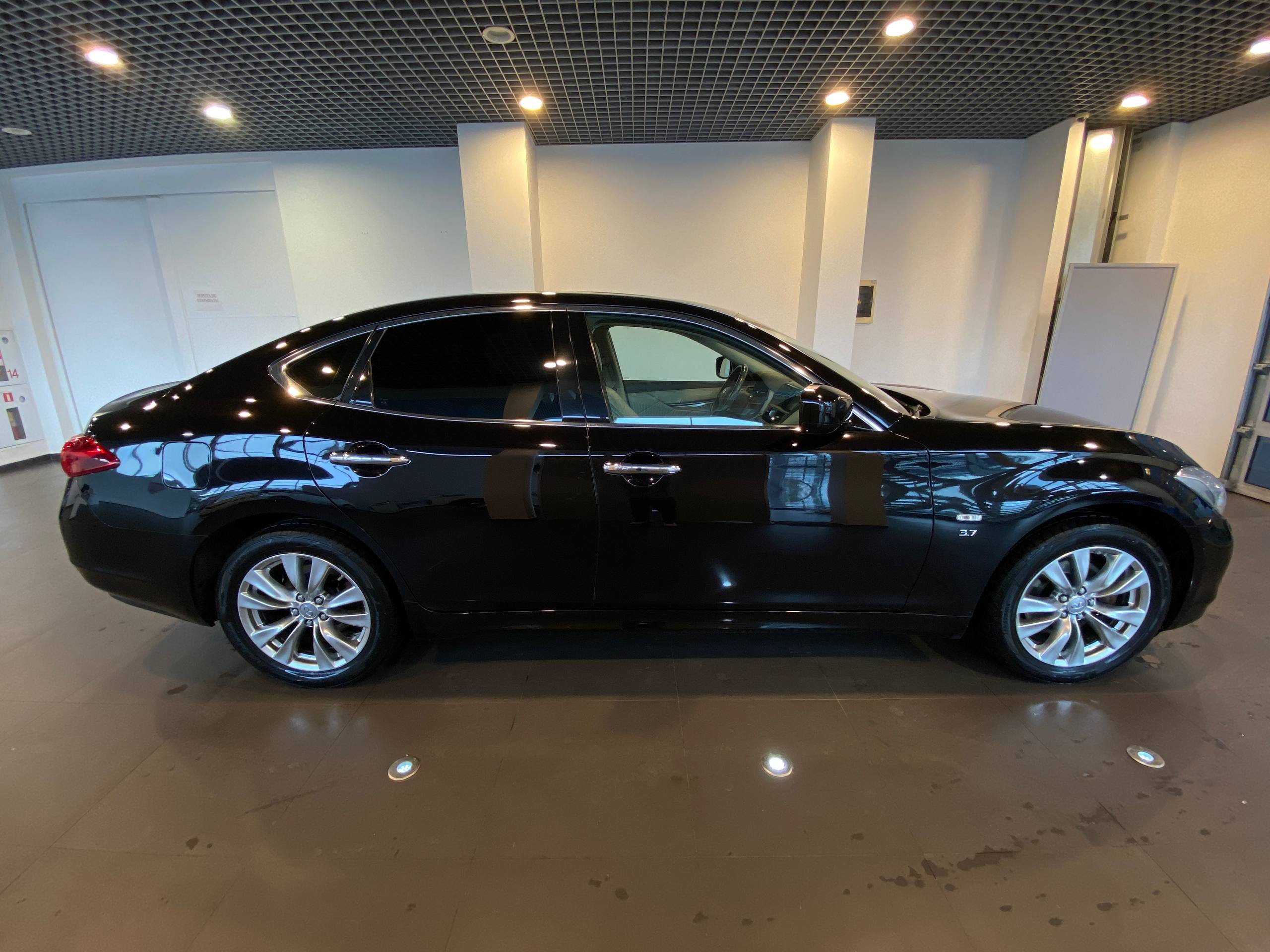 INFINITI Q70