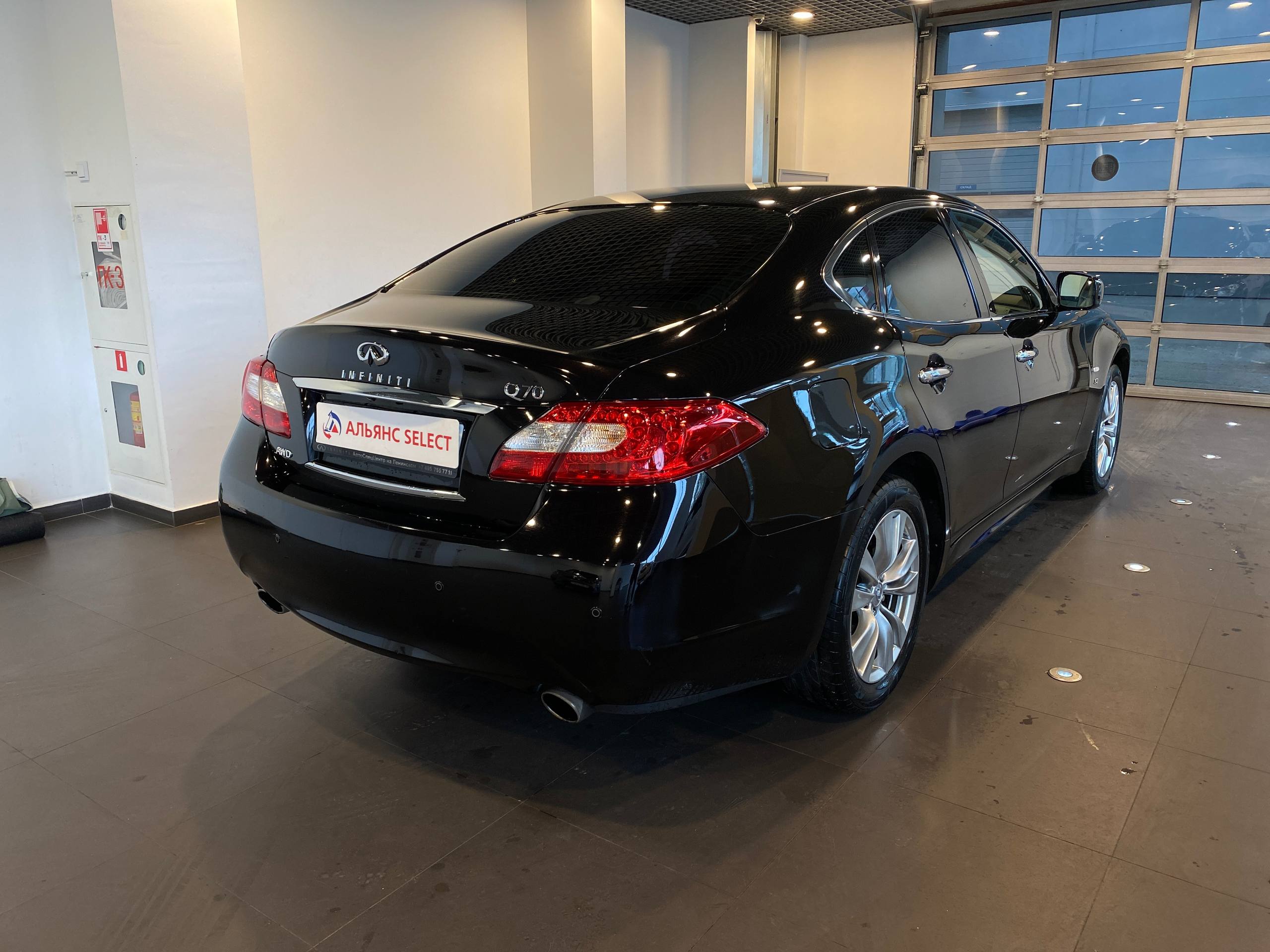 INFINITI Q70