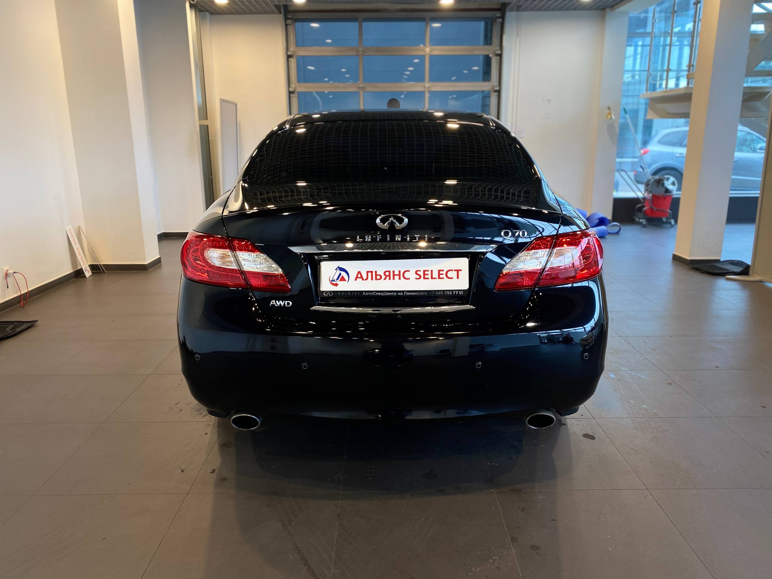 INFINITI Q70