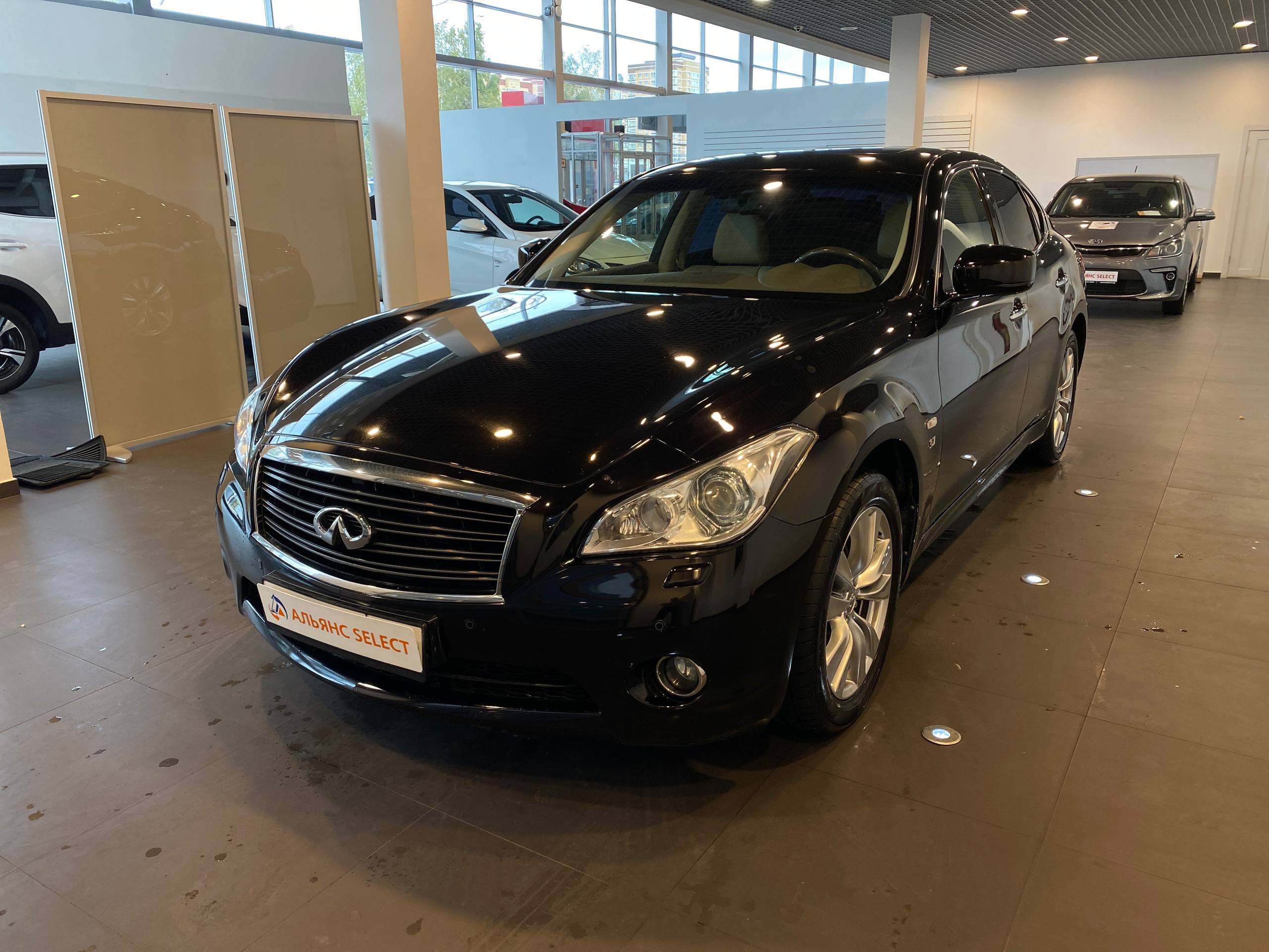 INFINITI Q70