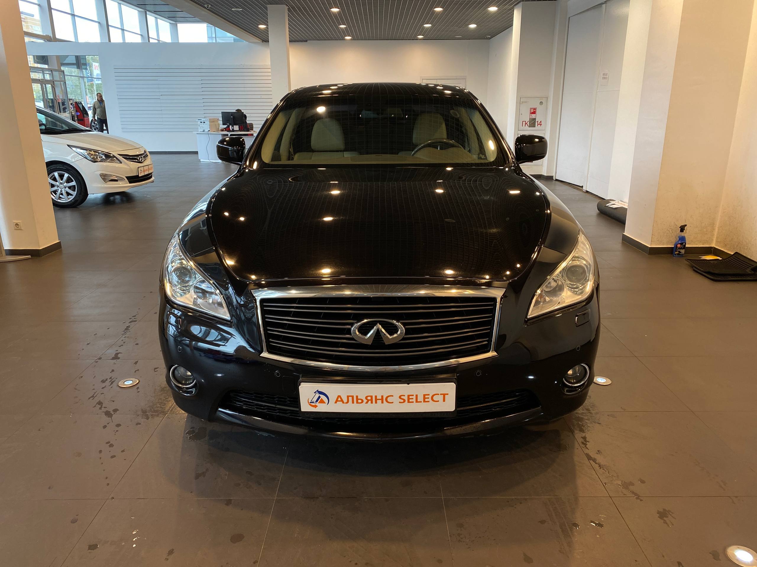 INFINITI Q70