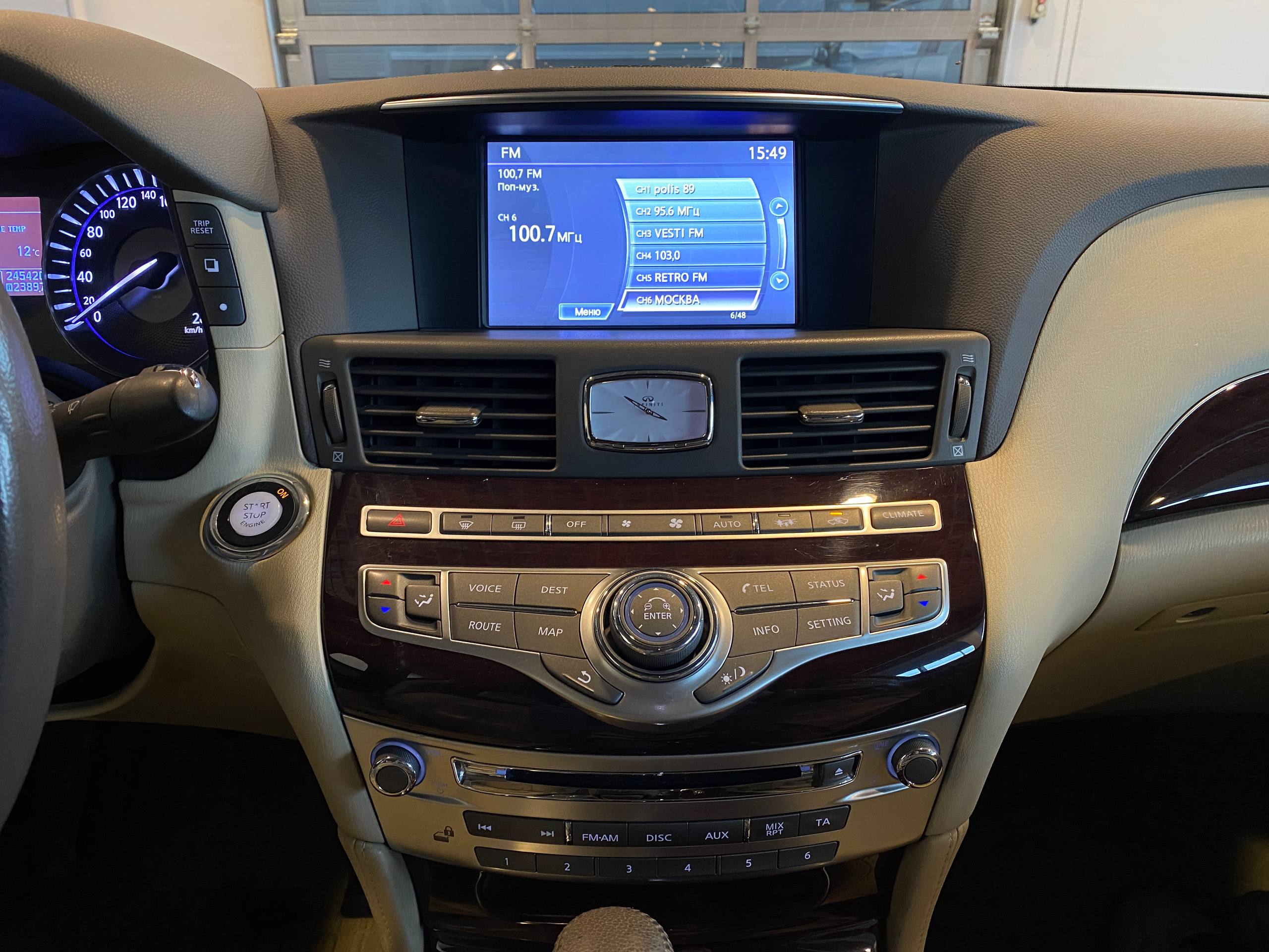 INFINITI Q70