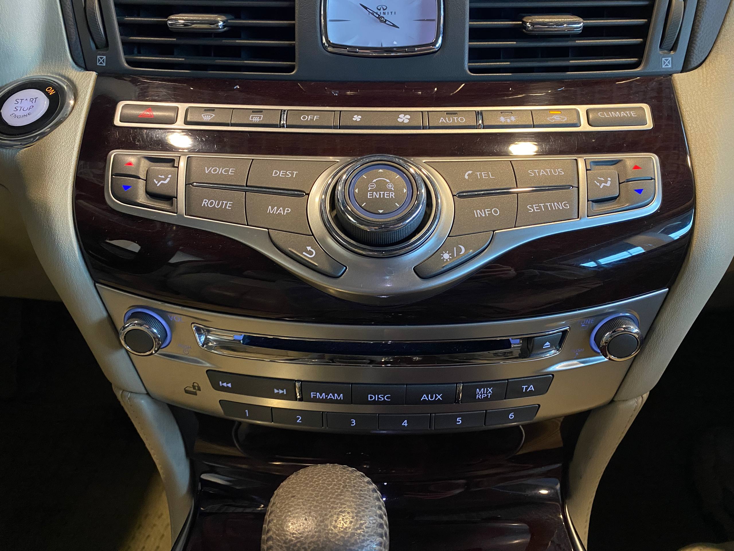 INFINITI Q70