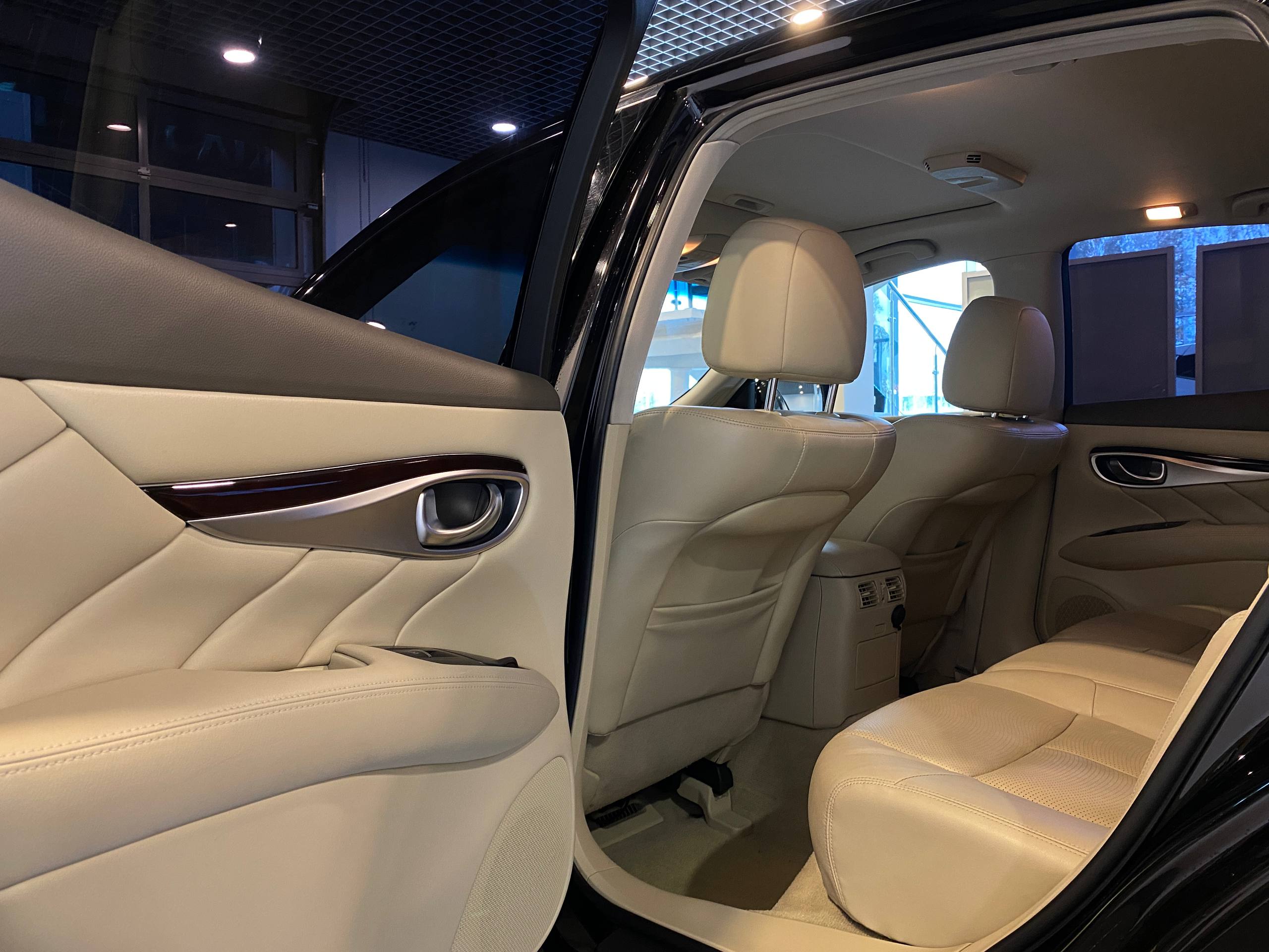 INFINITI Q70