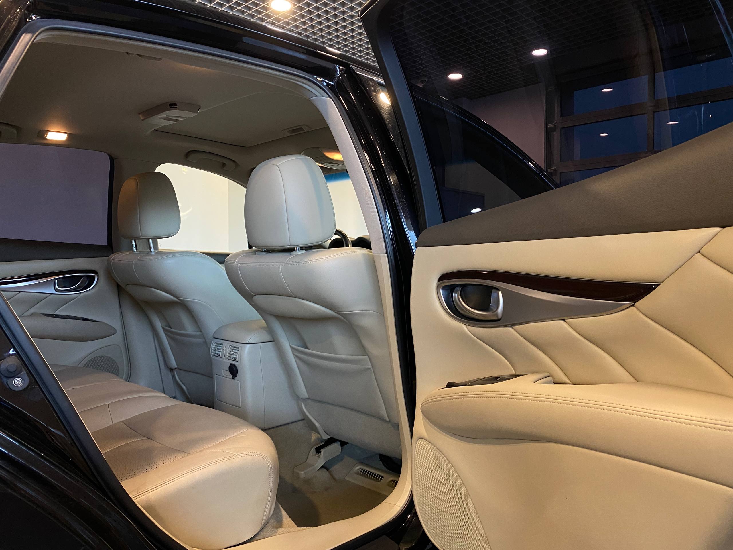 INFINITI Q70
