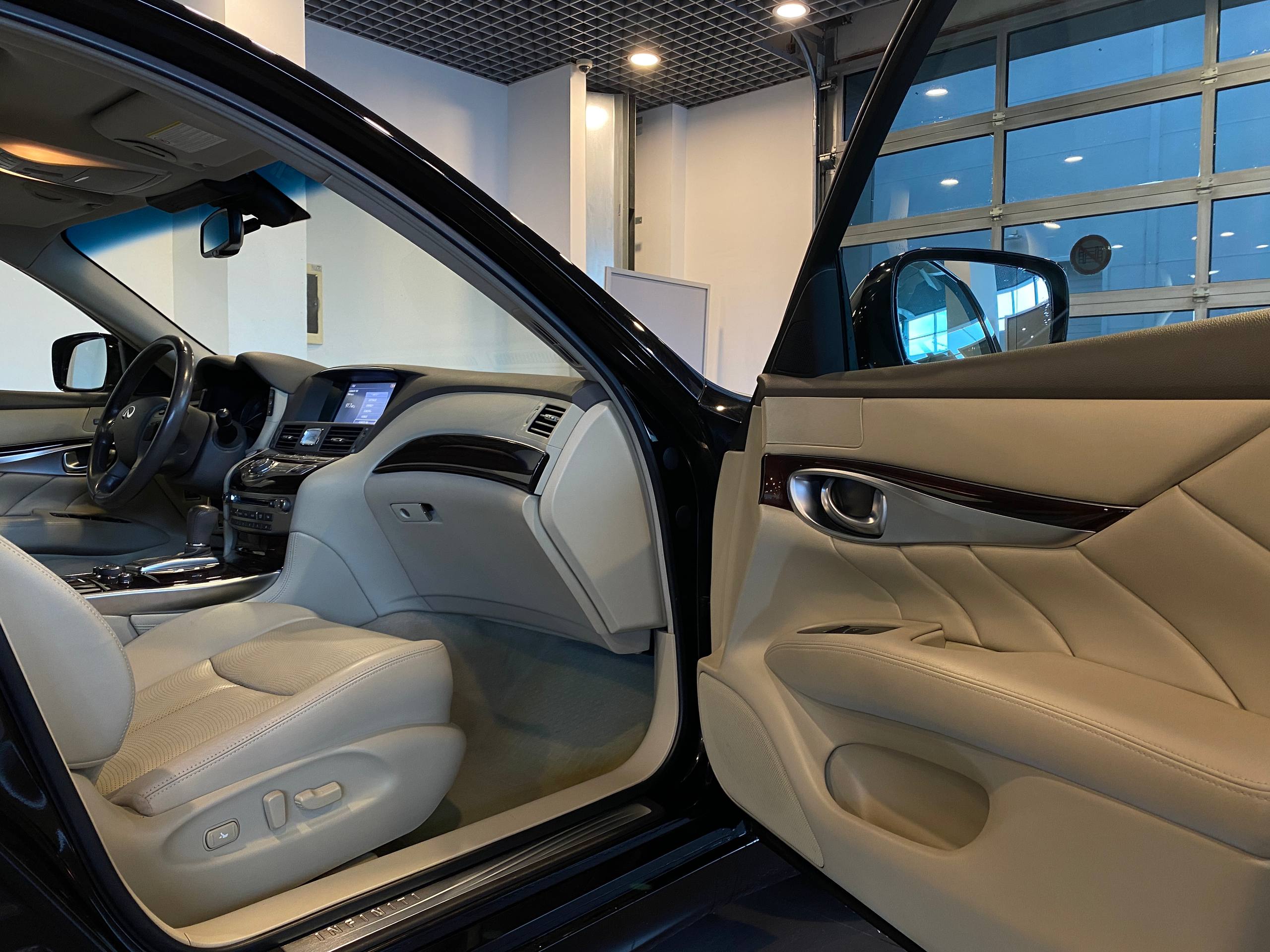 INFINITI Q70