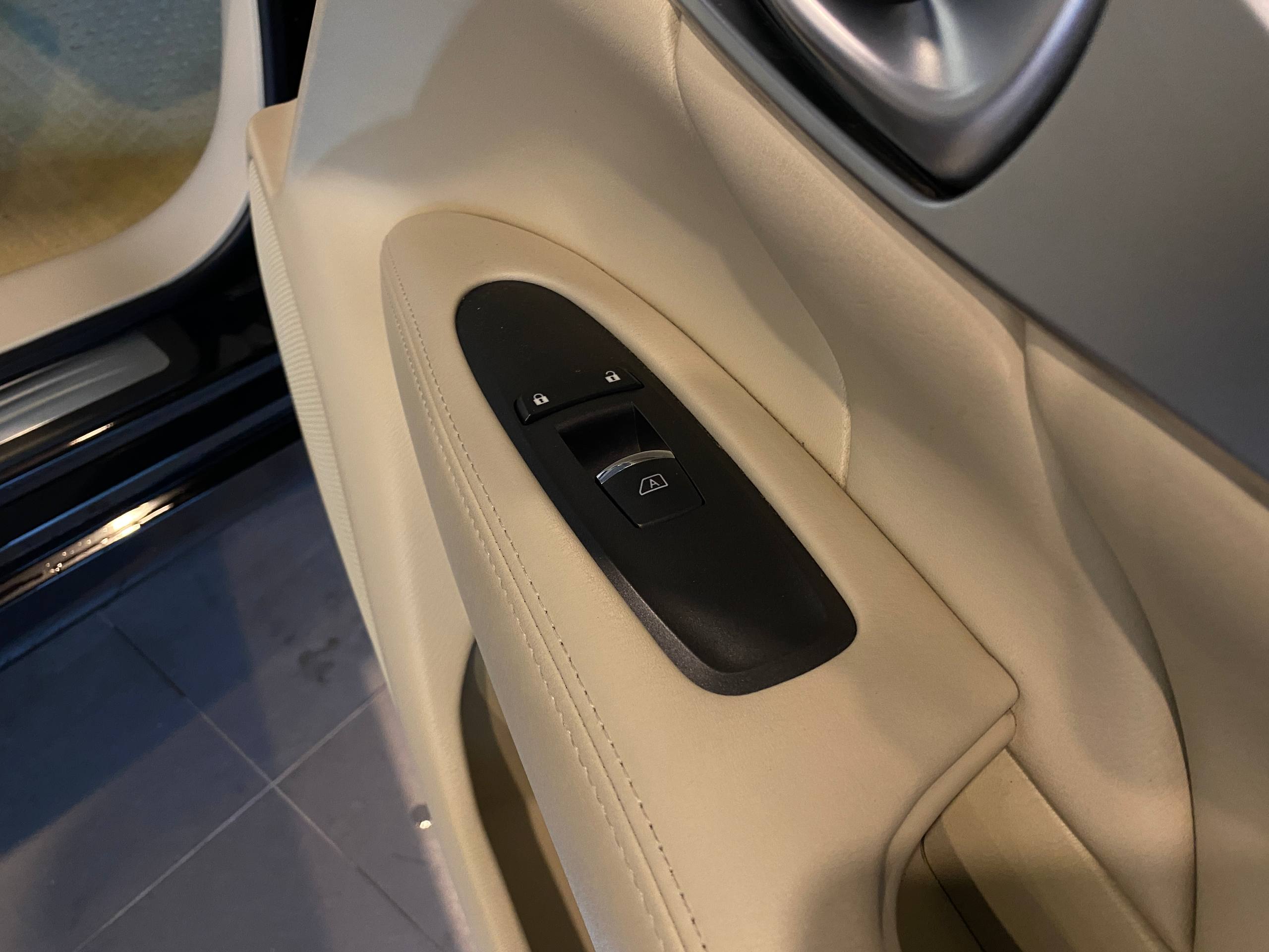 INFINITI Q70