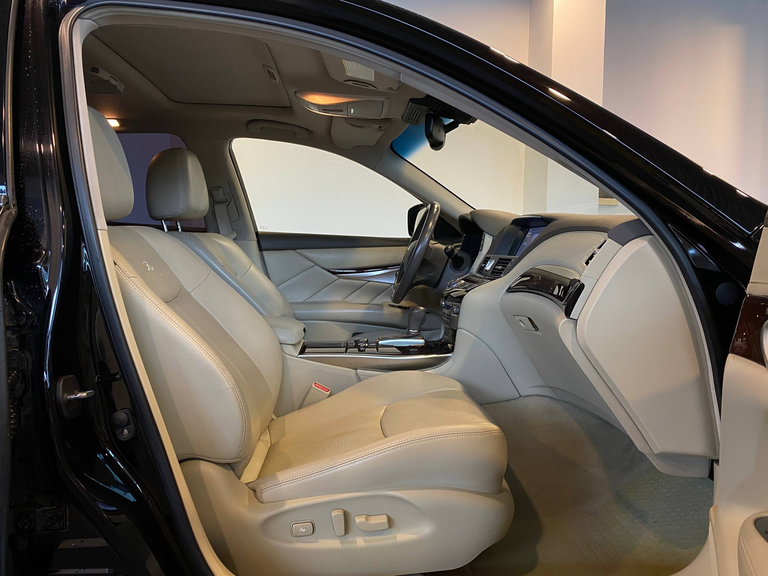 INFINITI Q70