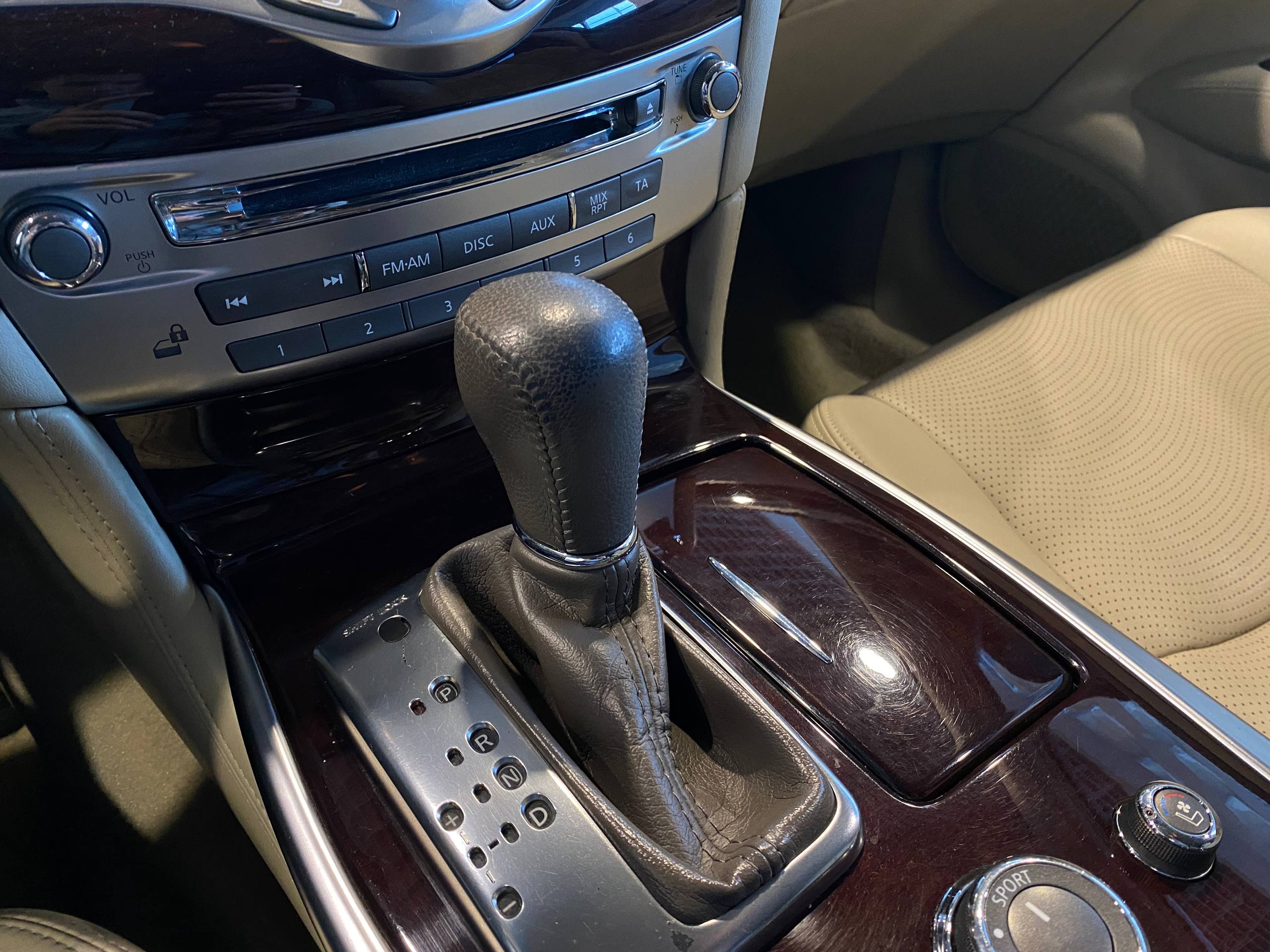 INFINITI Q70