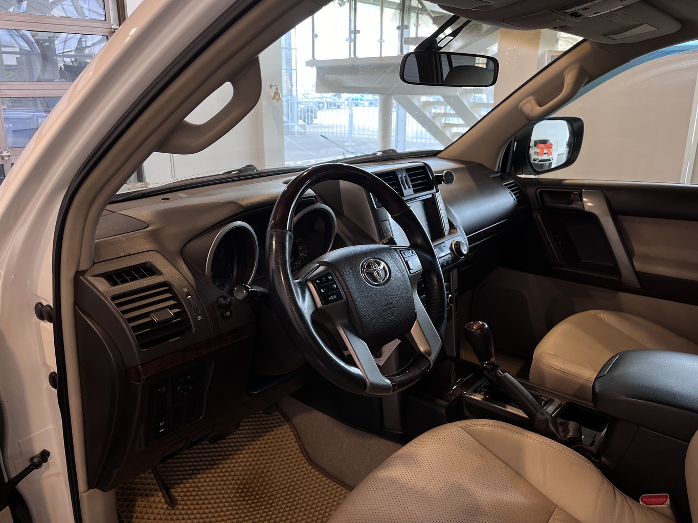 TOYOTA LAND CRUSER