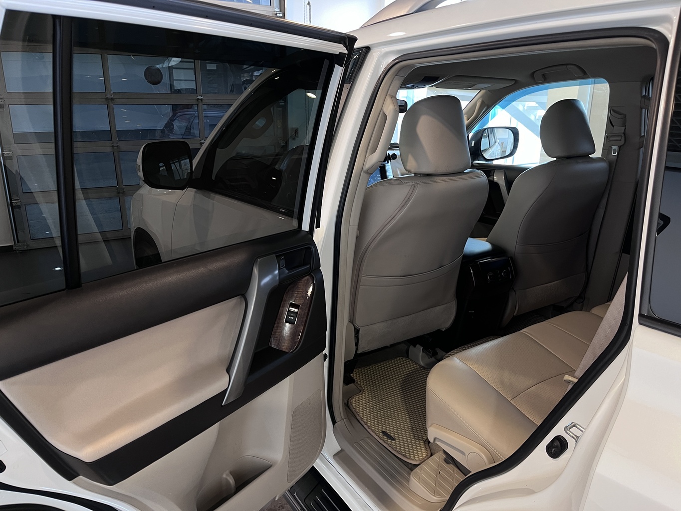 TOYOTA LAND CRUSER