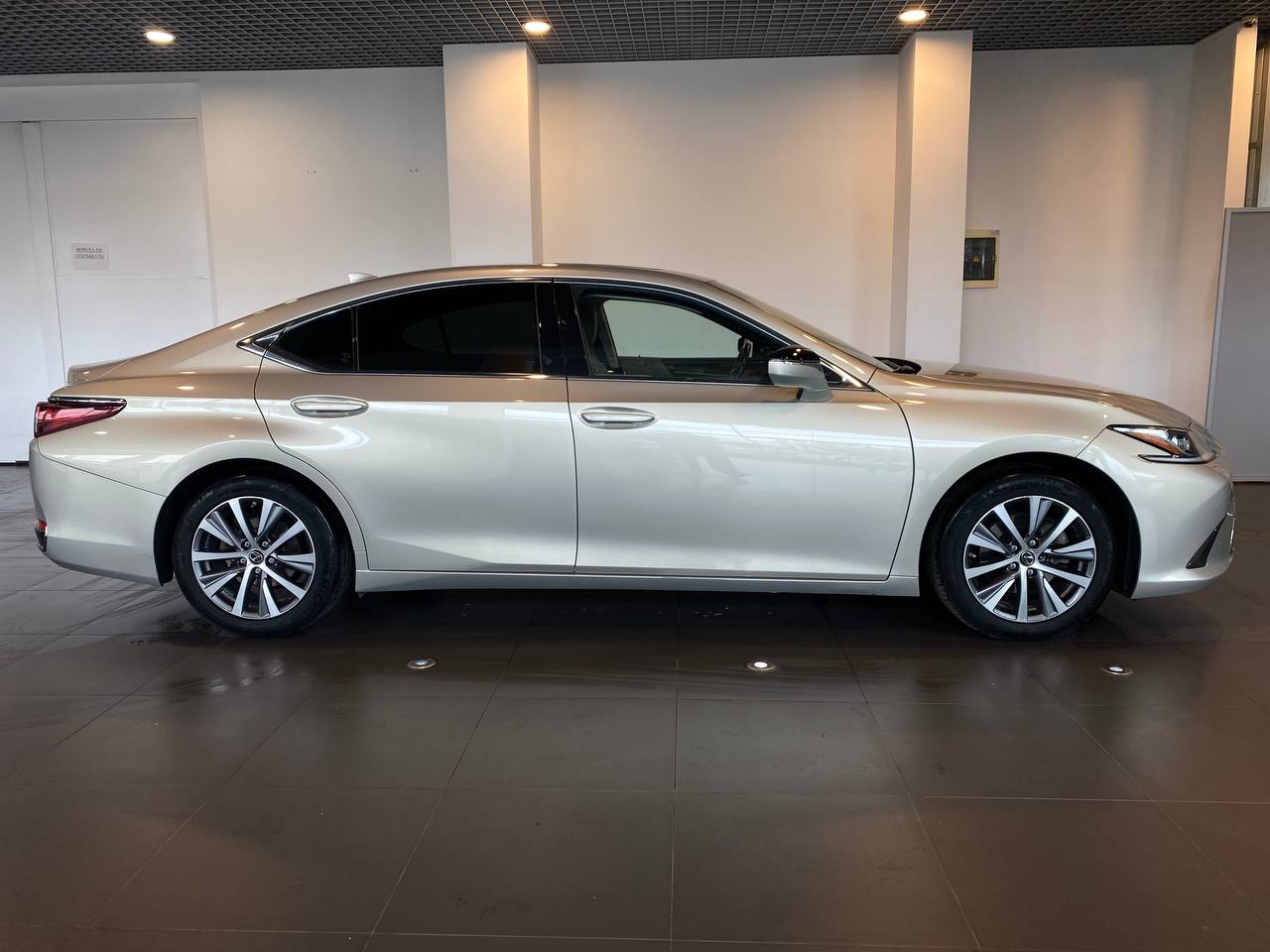 LEXUS ES 200