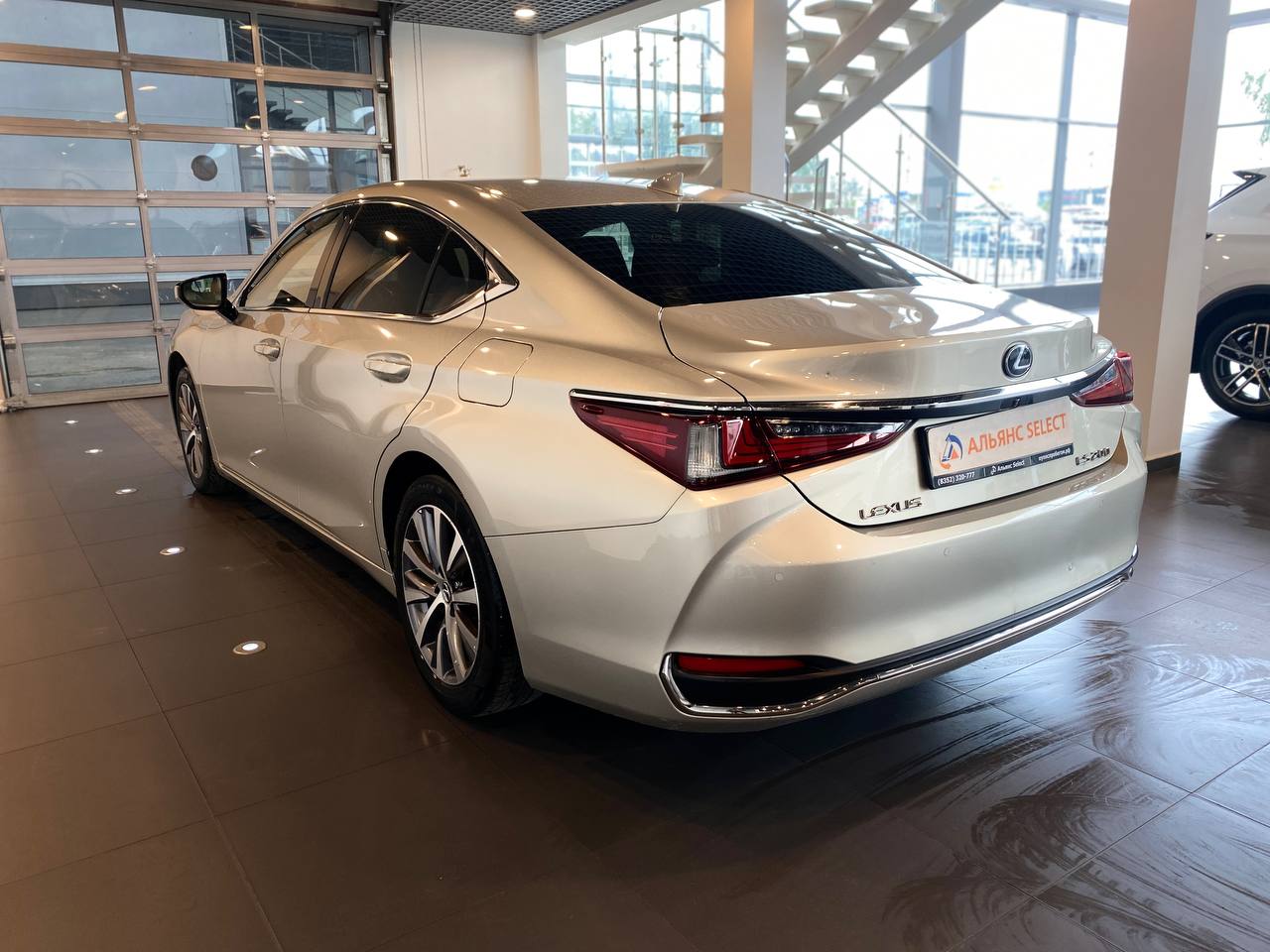 LEXUS ES 200
