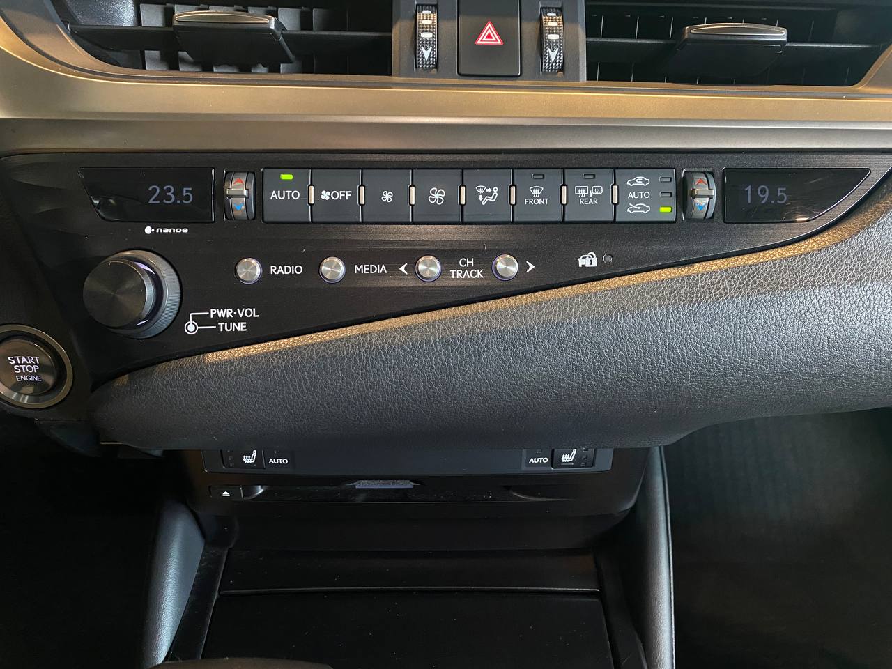 LEXUS ES 200