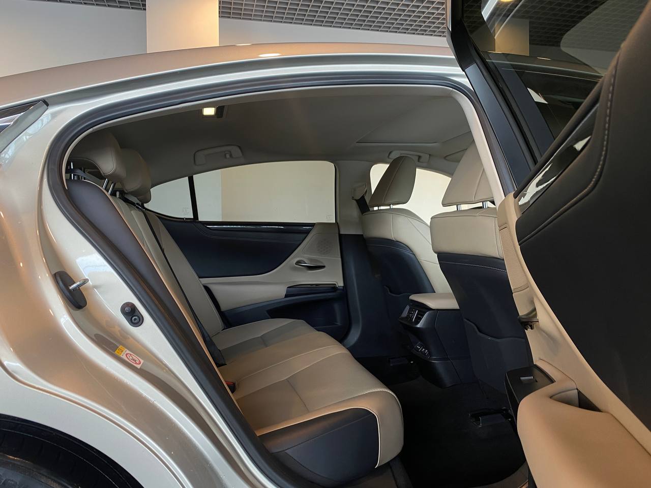 LEXUS ES 200