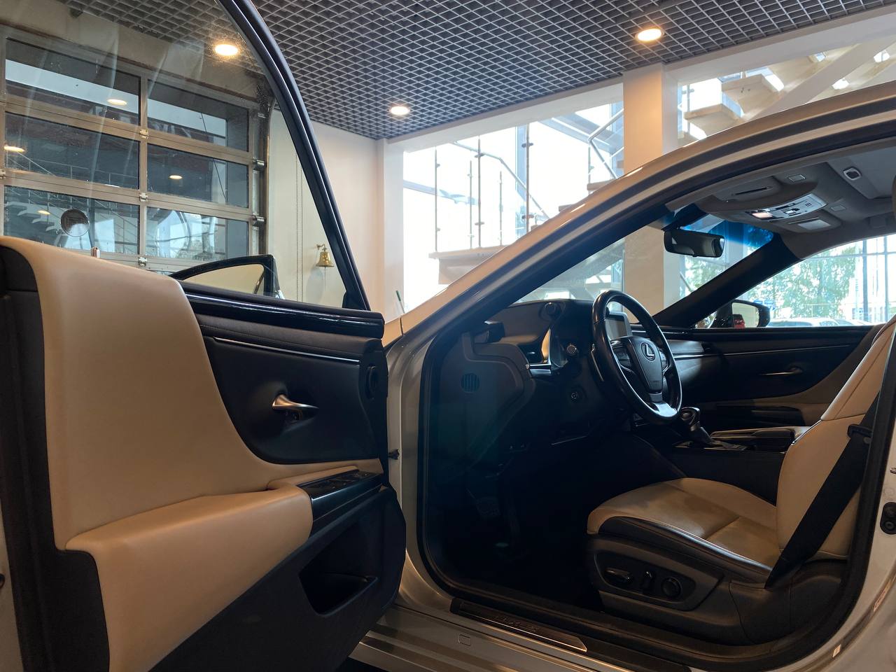 LEXUS ES 200