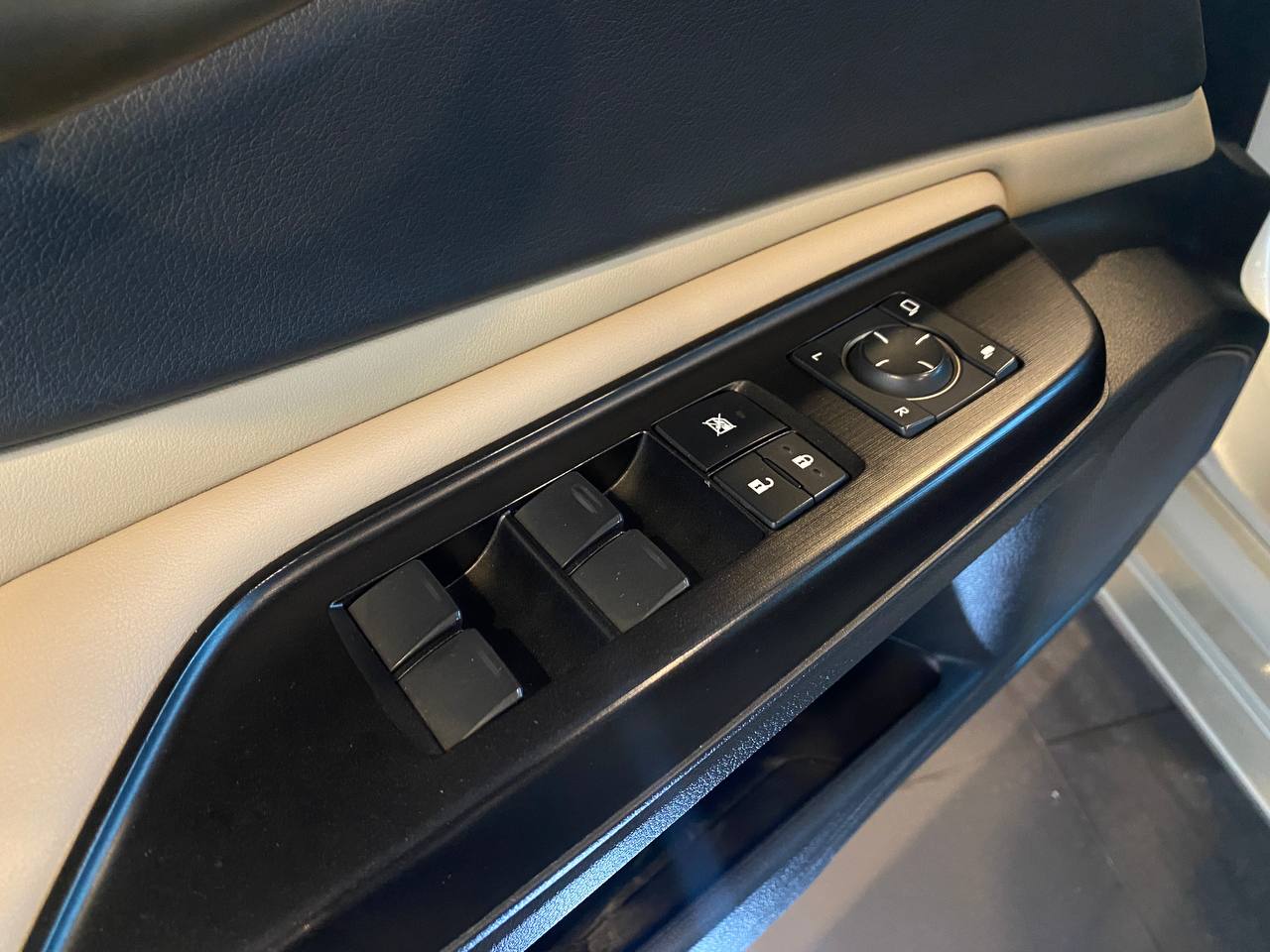 LEXUS ES 200